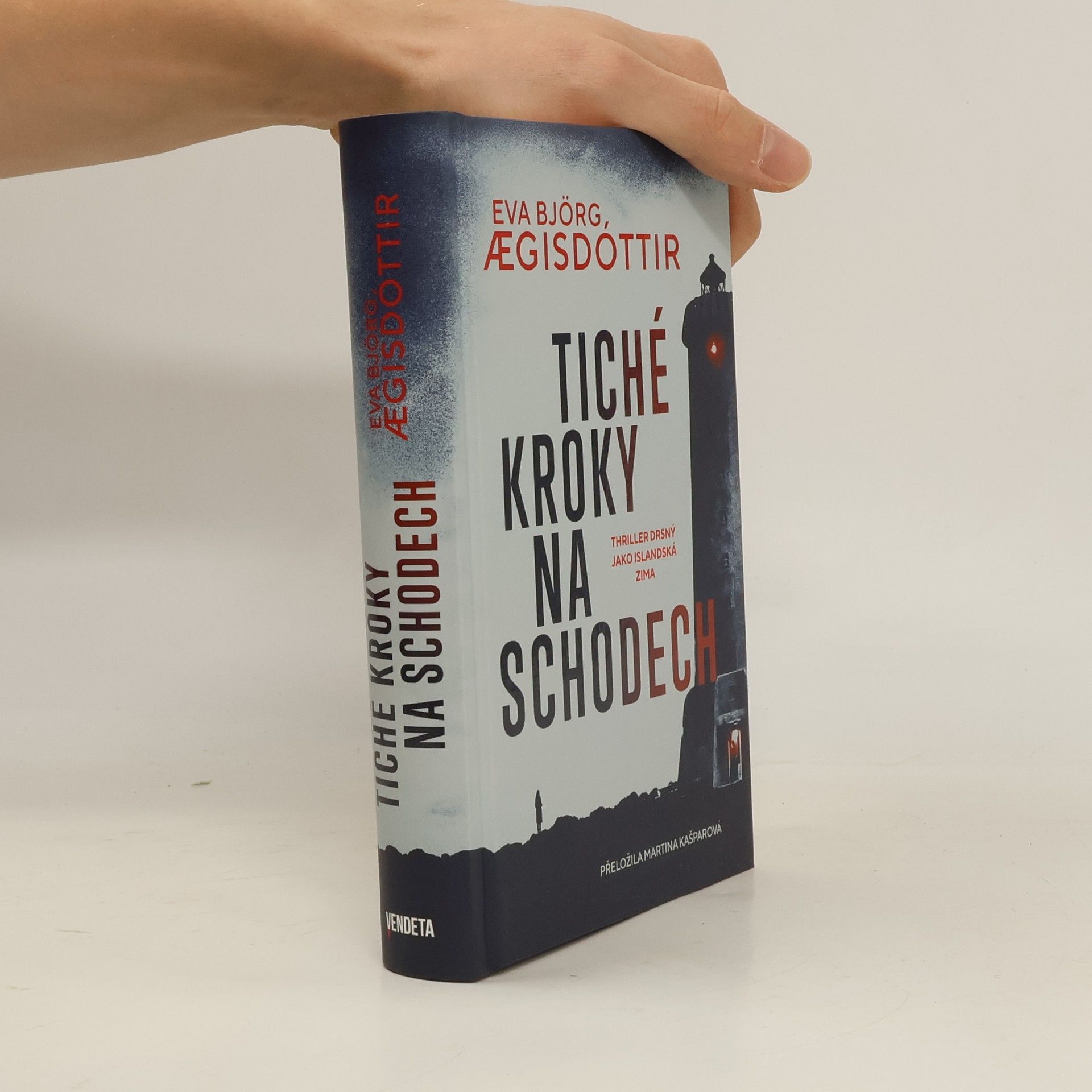 Tiché kroky na schodech