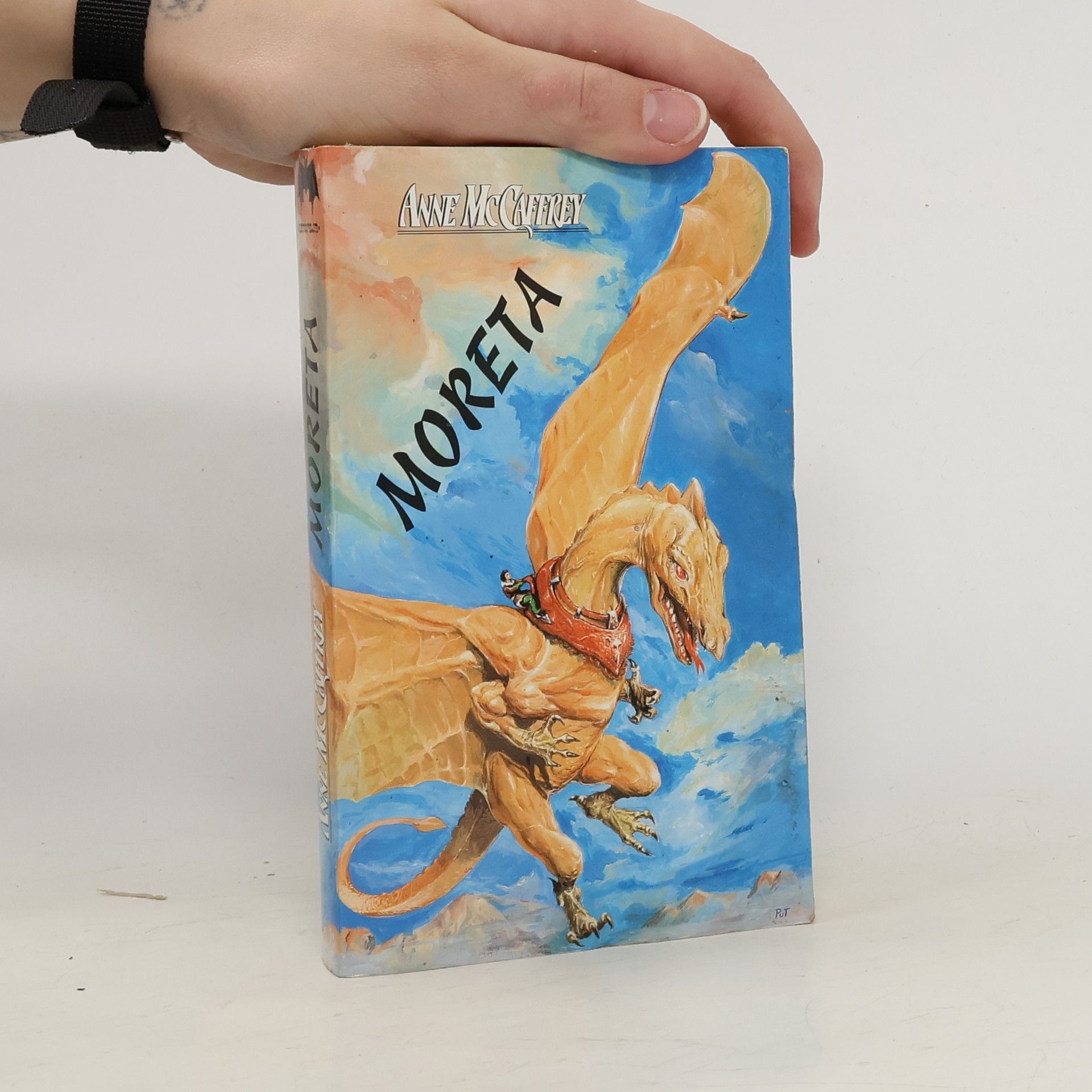 Anne McCaffrey Moreta : paní pernských draků