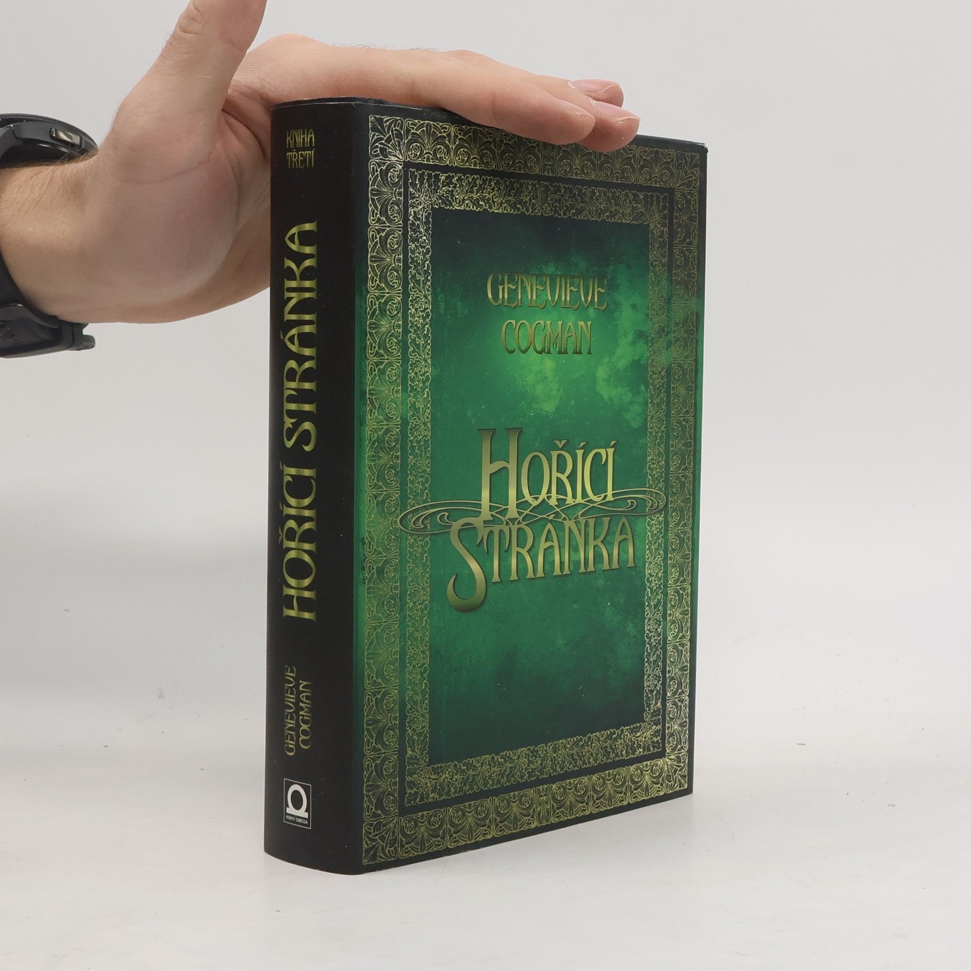 Genevieve Cogman Neviditelná knihovna. Kniha třetí. Hořící stránka