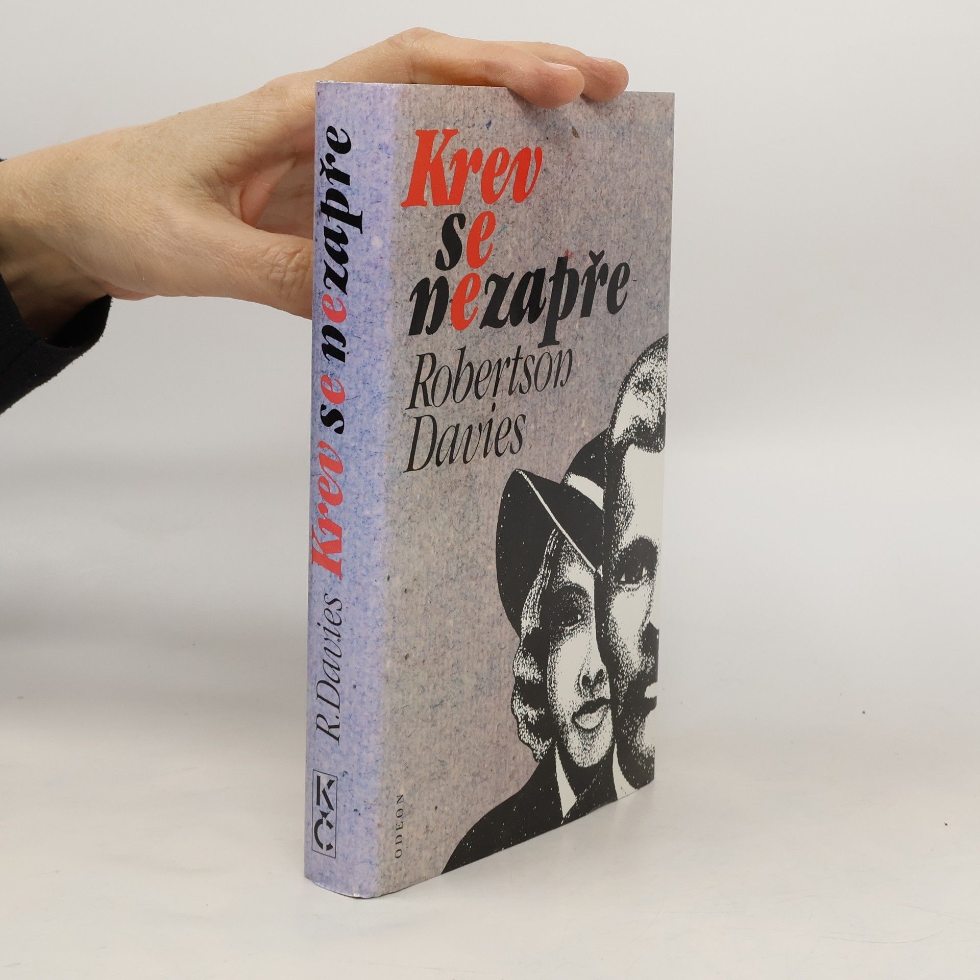 Robertson Davies Krev se nezapře