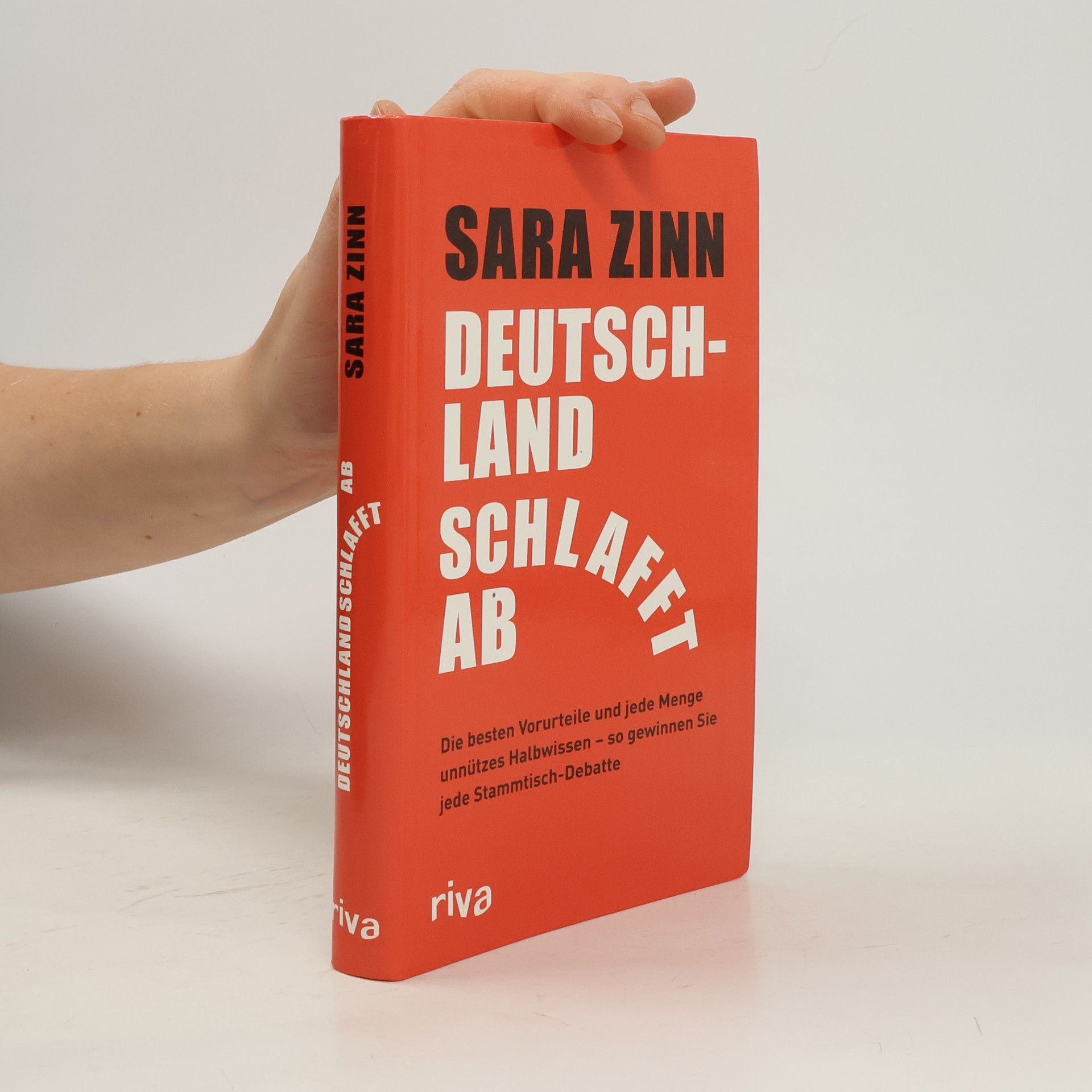 Sara Zinn Deutschland schlafft ab