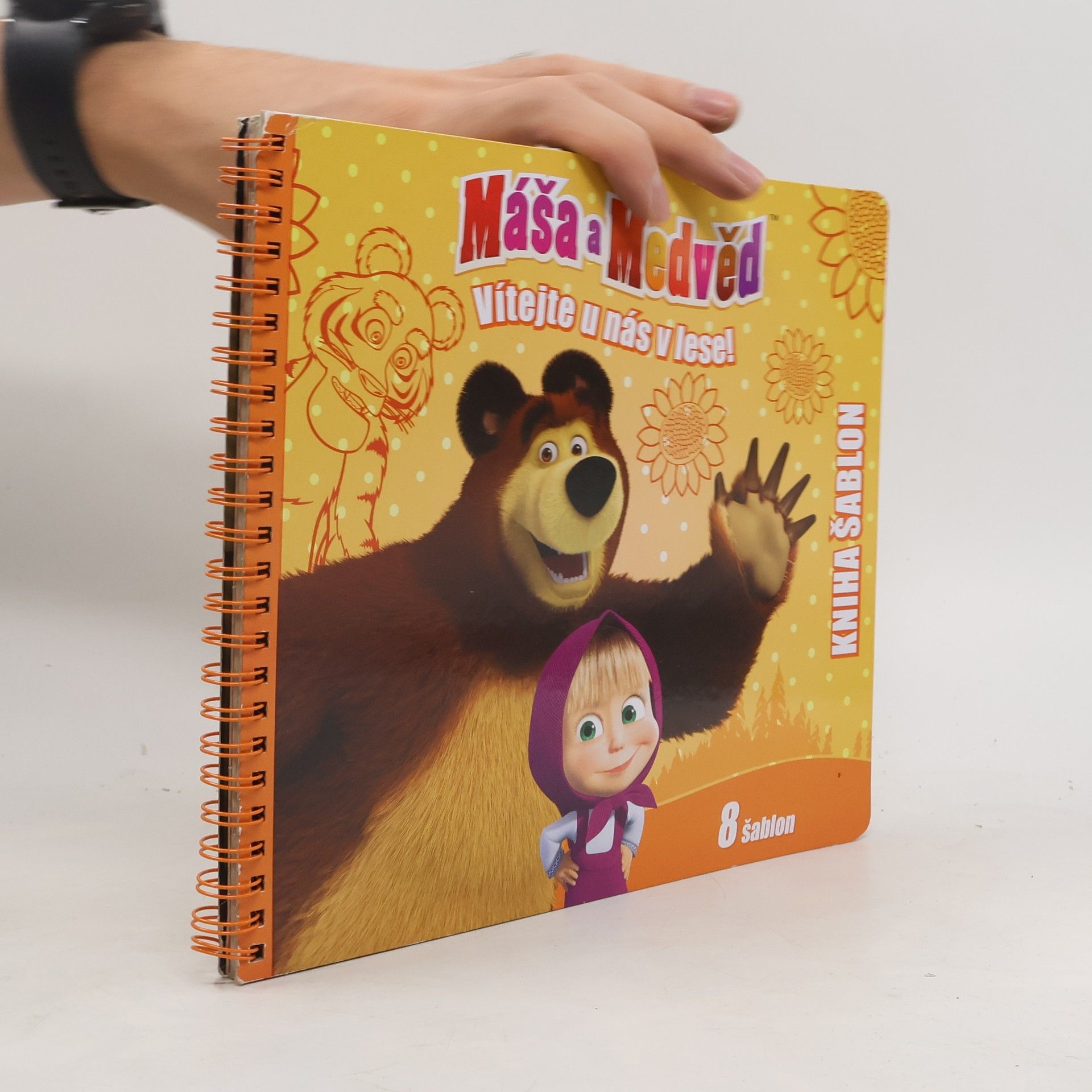 Kolektiv autorů Máša a Medvěd. Vítejte u nás v lese! Kniha šablon