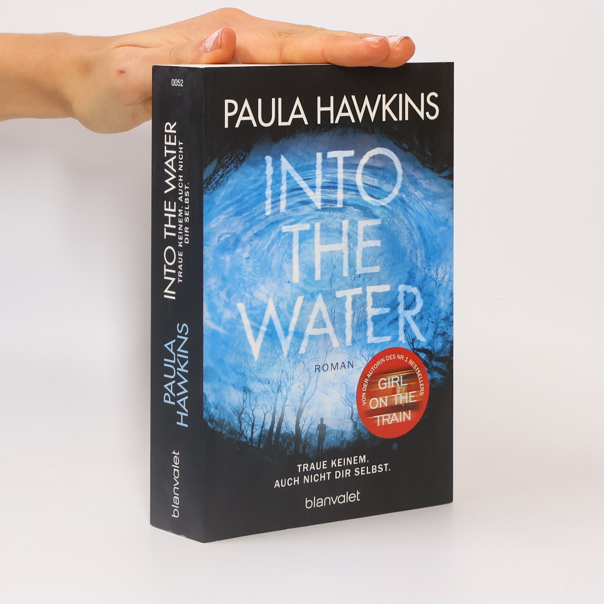 Paula Hawkins Into the Water