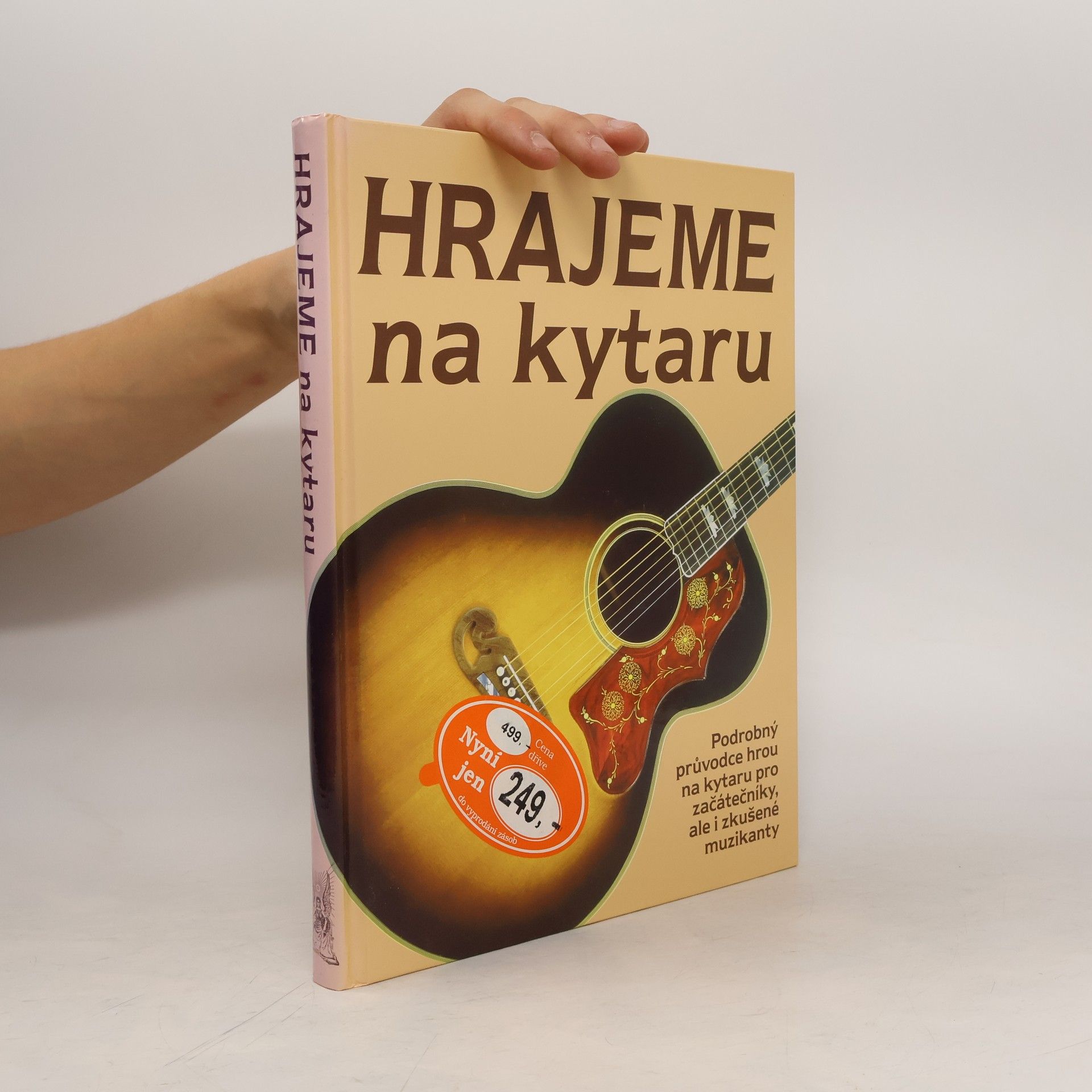 Pavel Dan Hrajeme na kytaru