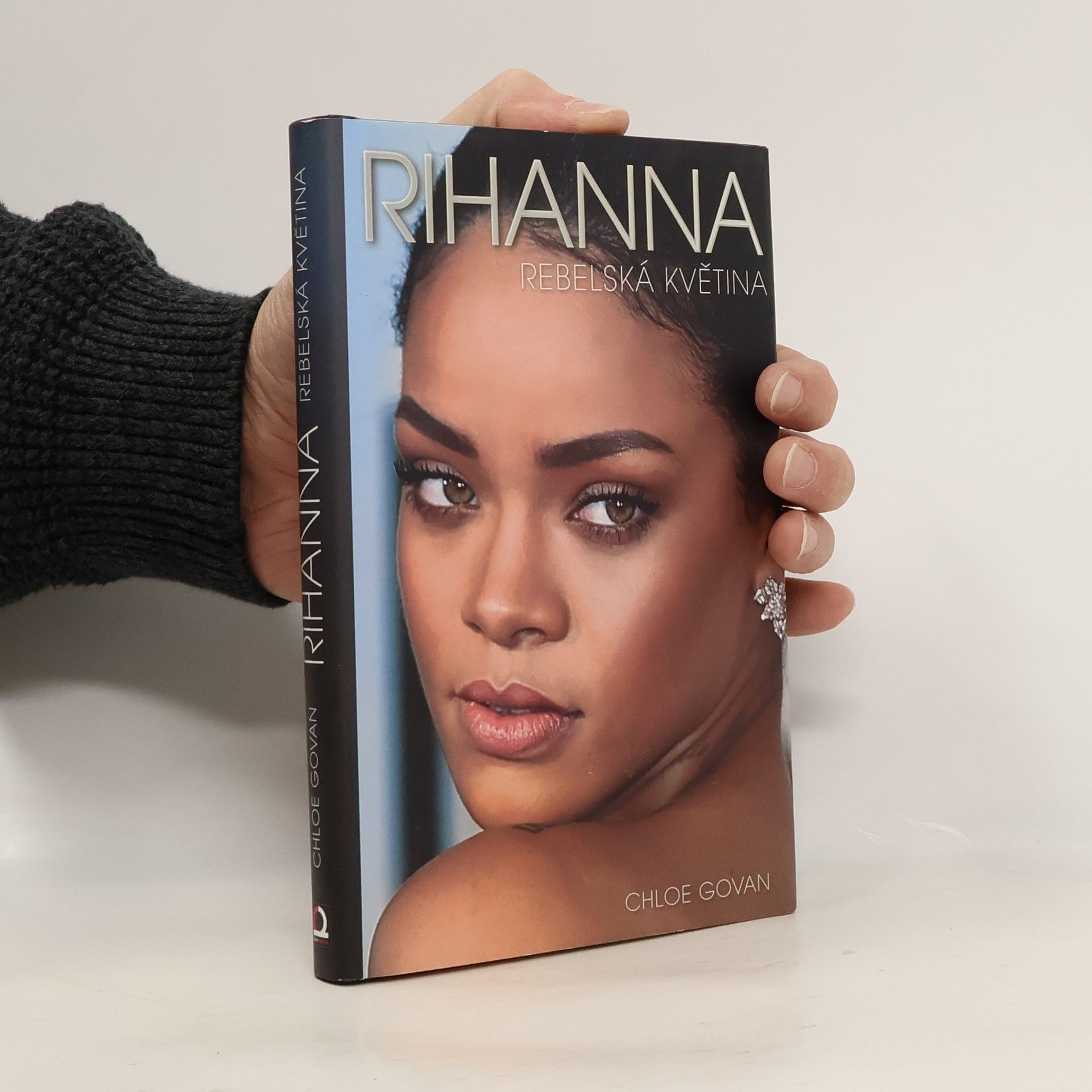 Chloe Govan Rihanna. Rebelská květina