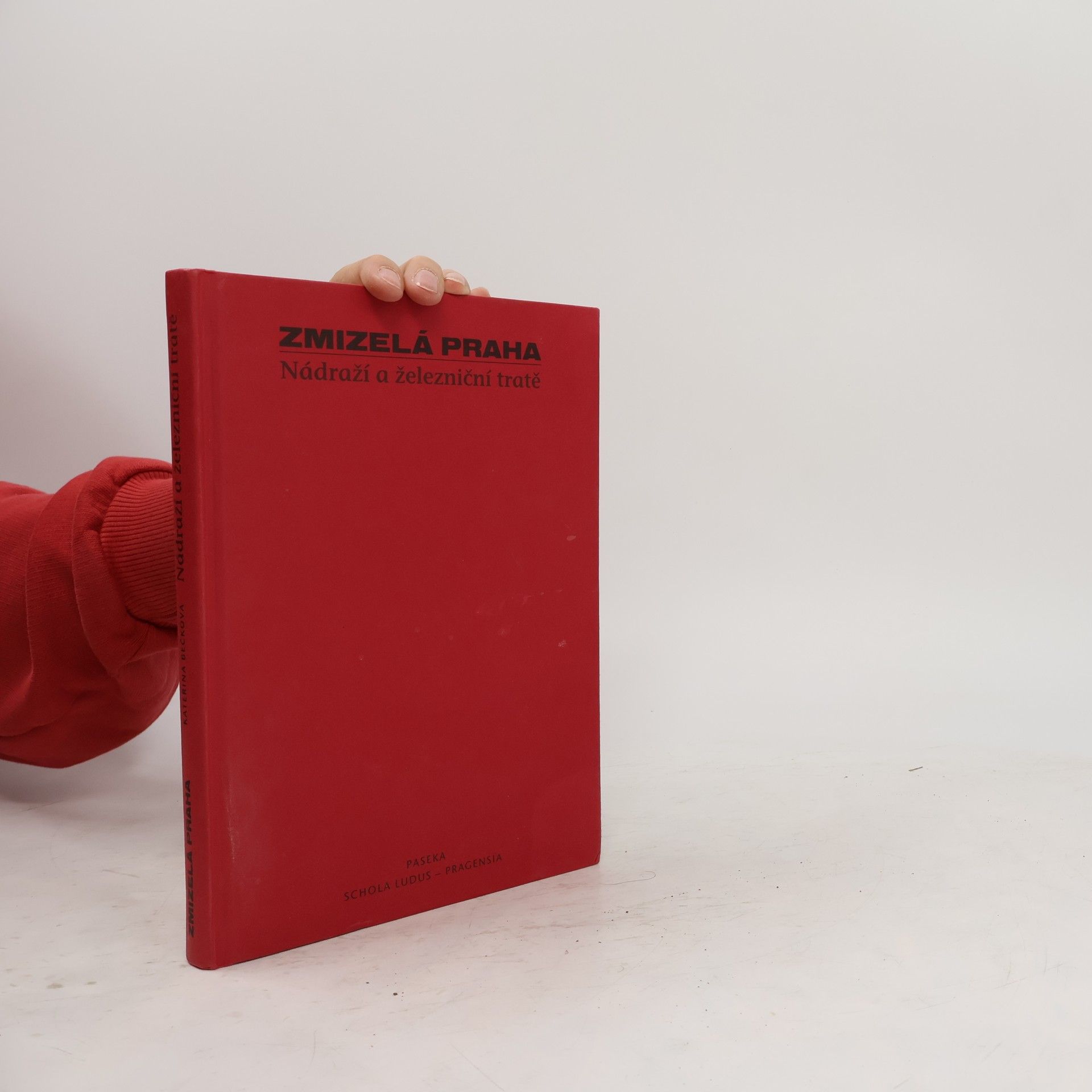 Kateřina Bečková Zmizelá Praha: Zaniklé, proměněné a ohrožené stavby. Nádraží a železniční tratě