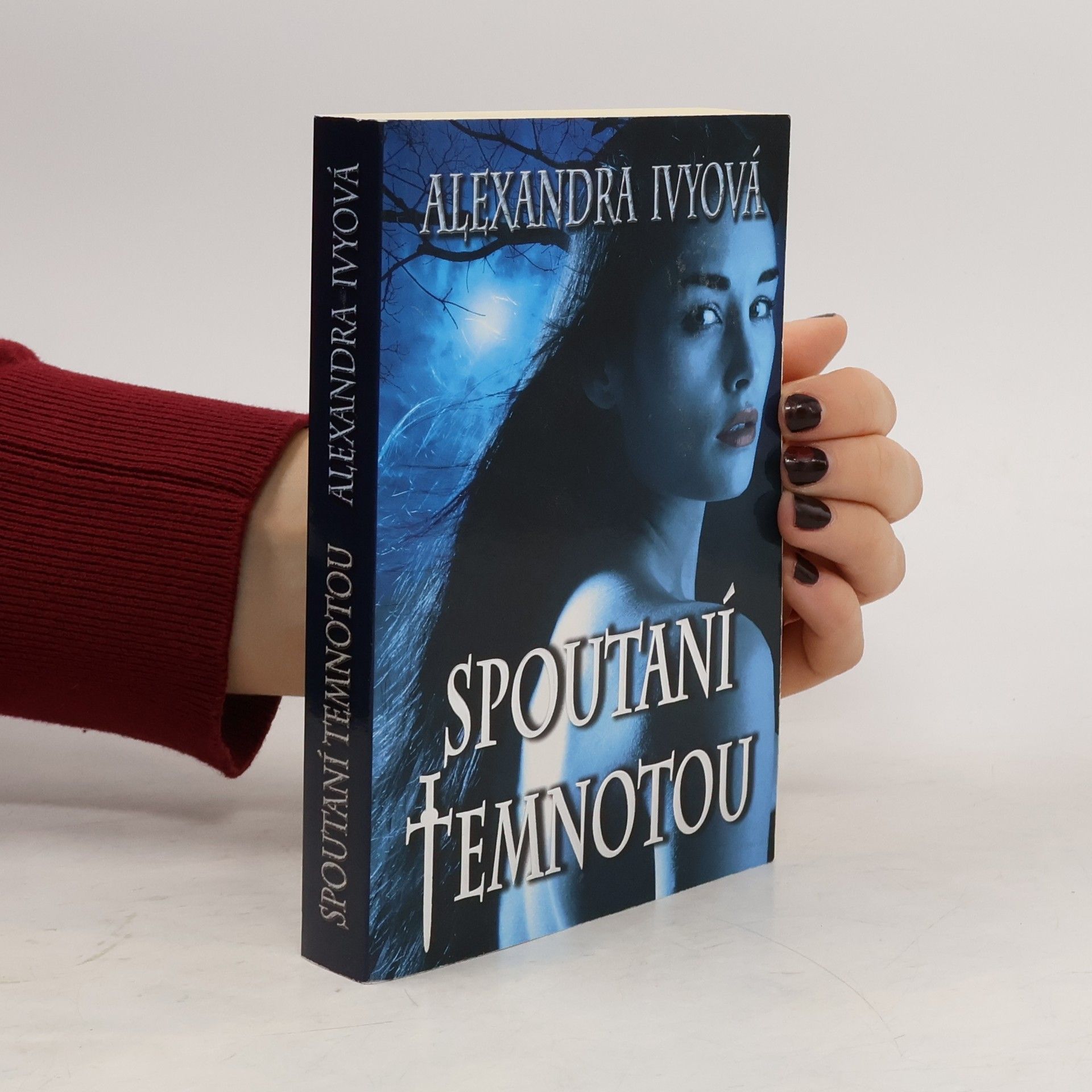 Alexandra Ivy Spoutaní temnotou