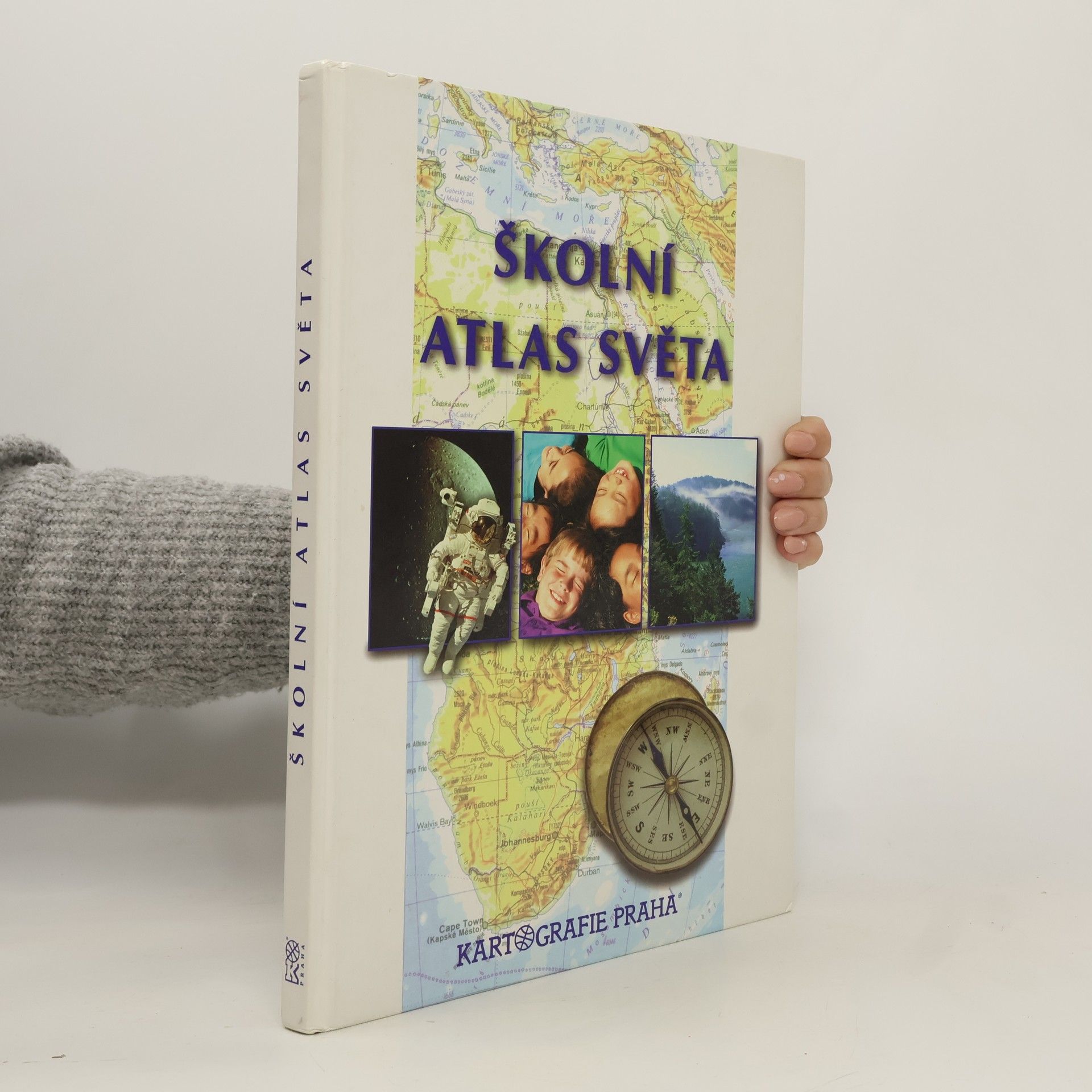 AA.VV. Školní atlas světa