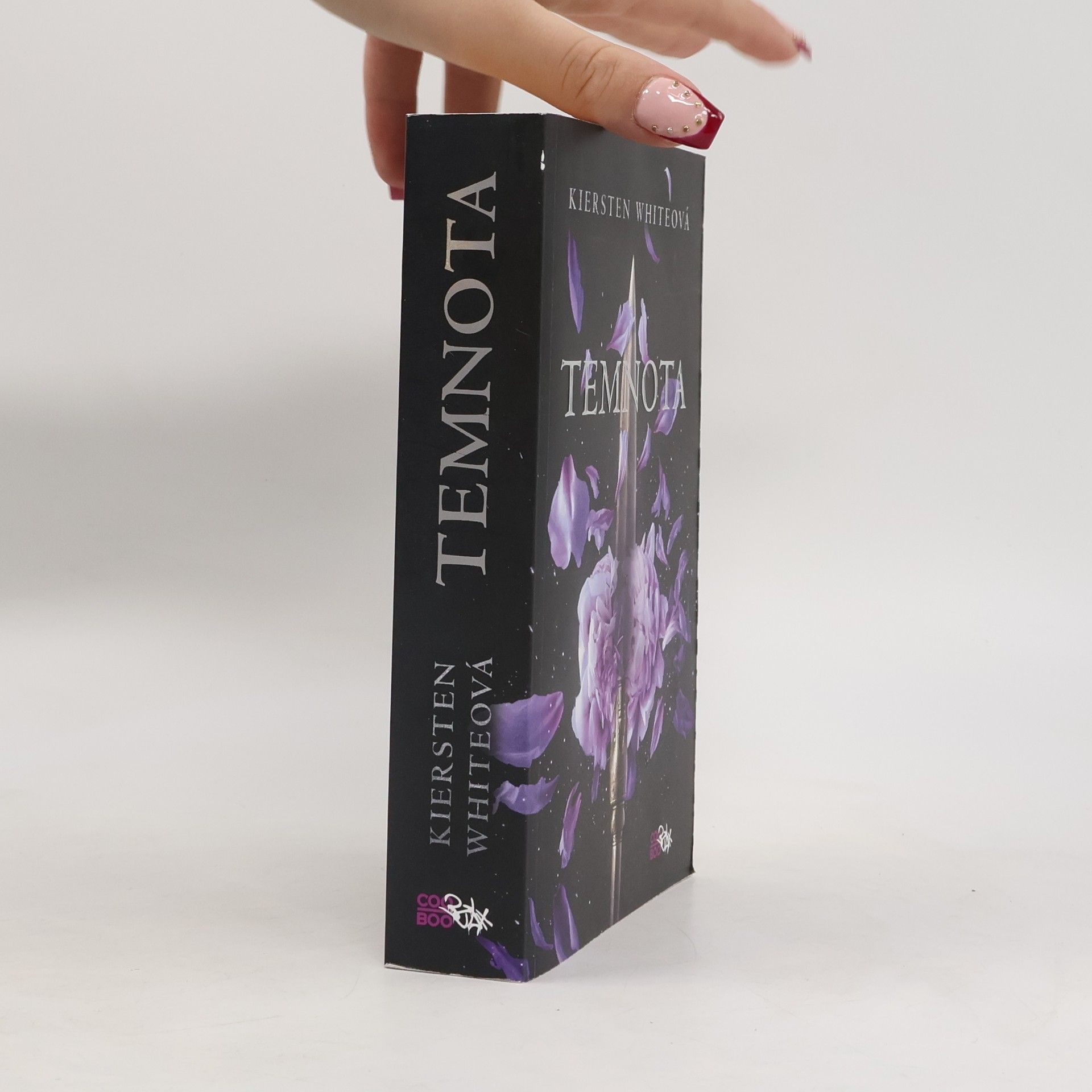 Kiersten White Temnota: Dobyvatelská sága 1