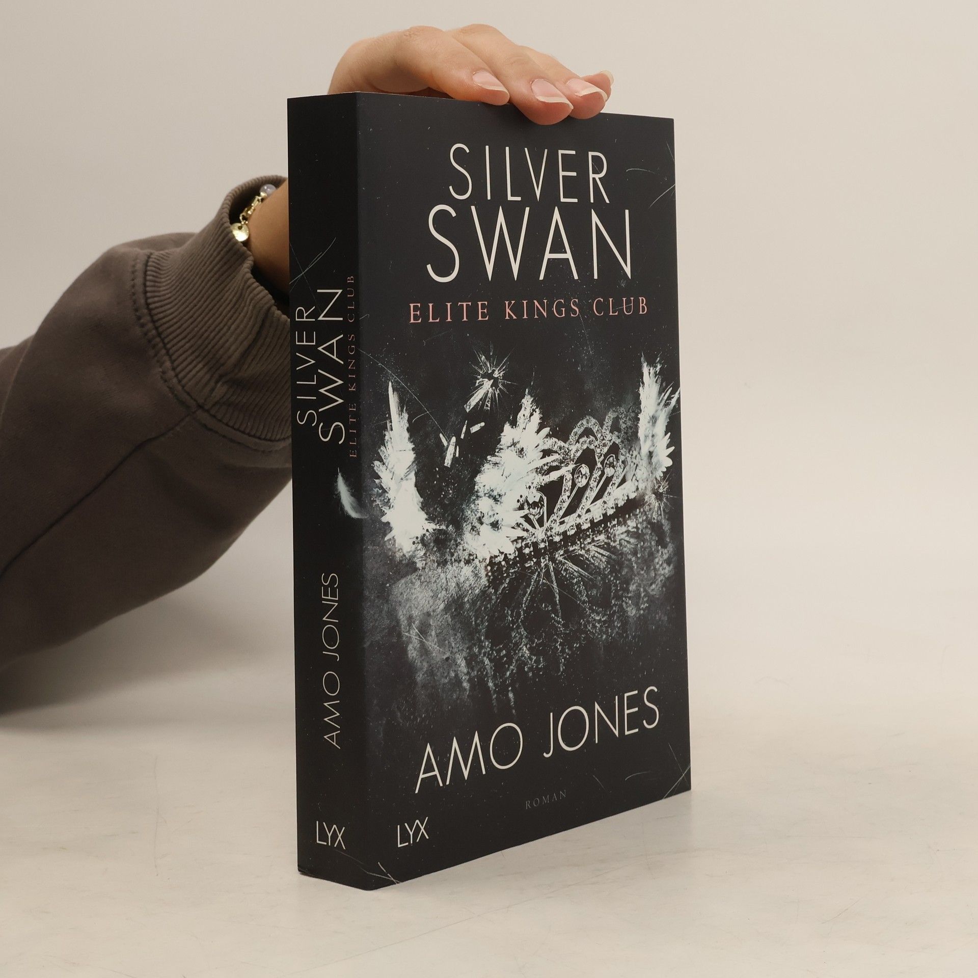 Amo Jones Silver Swan - Elite Kings Club