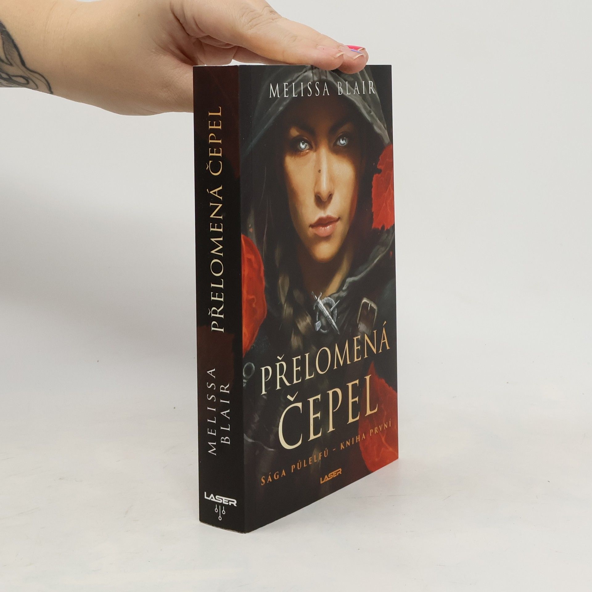 Sága půlelfů 1. Přelomená čepel