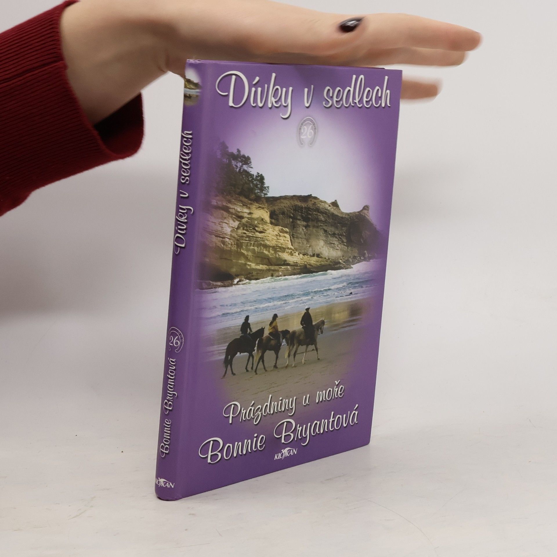 B. B. Hiller Dívky v sedlech 26. Prázdniny u moře