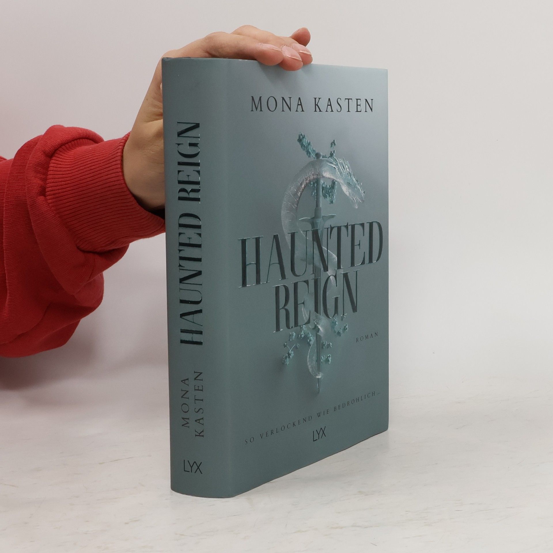 Haunted Reign / Everfall Academy Bd.2