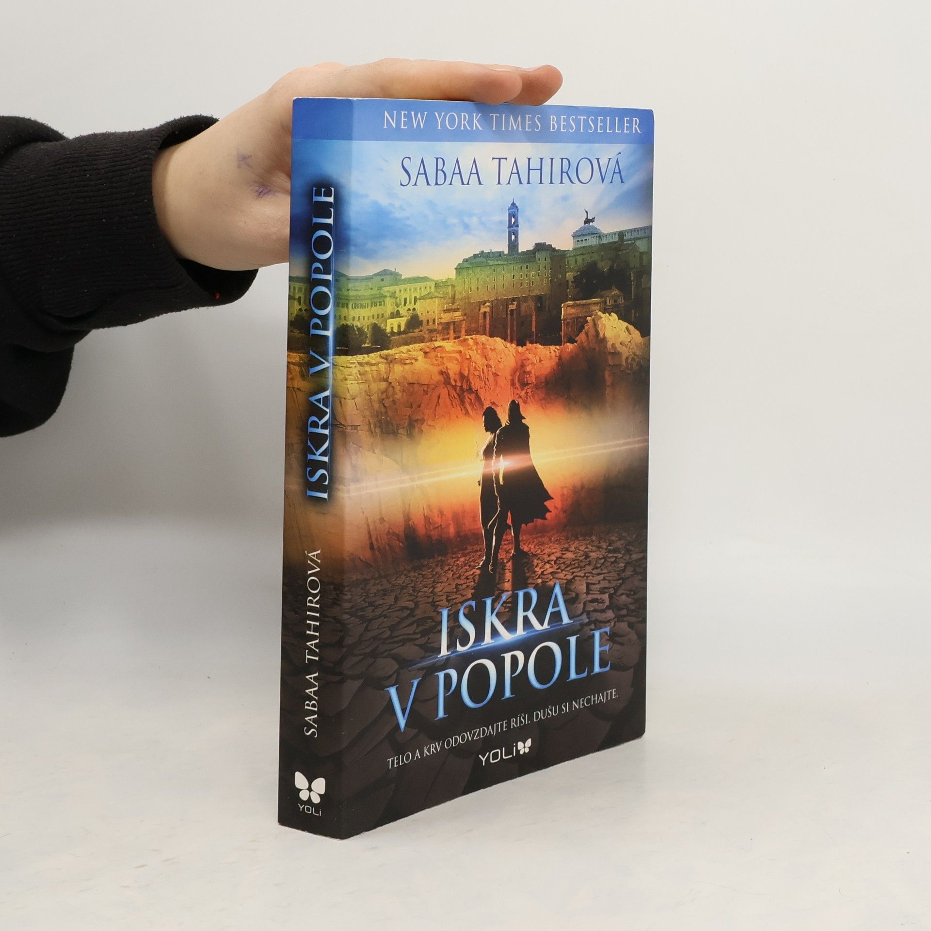 Sabaa Tahir Iskra v popole