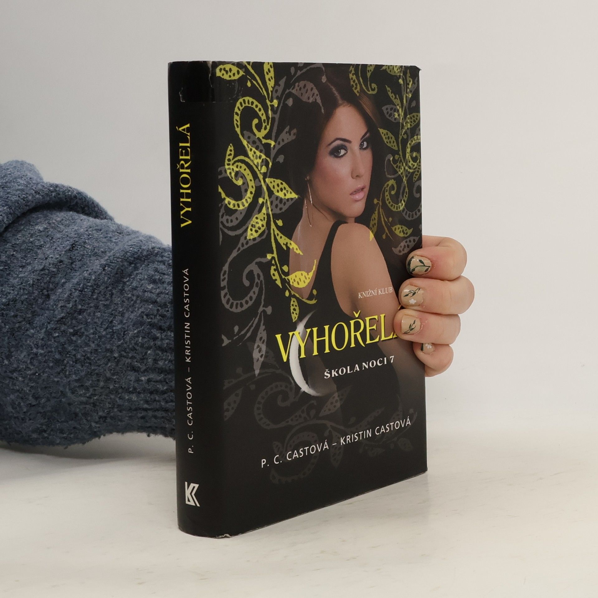 P. C. Cast Škola noci 7. Vyhořelá