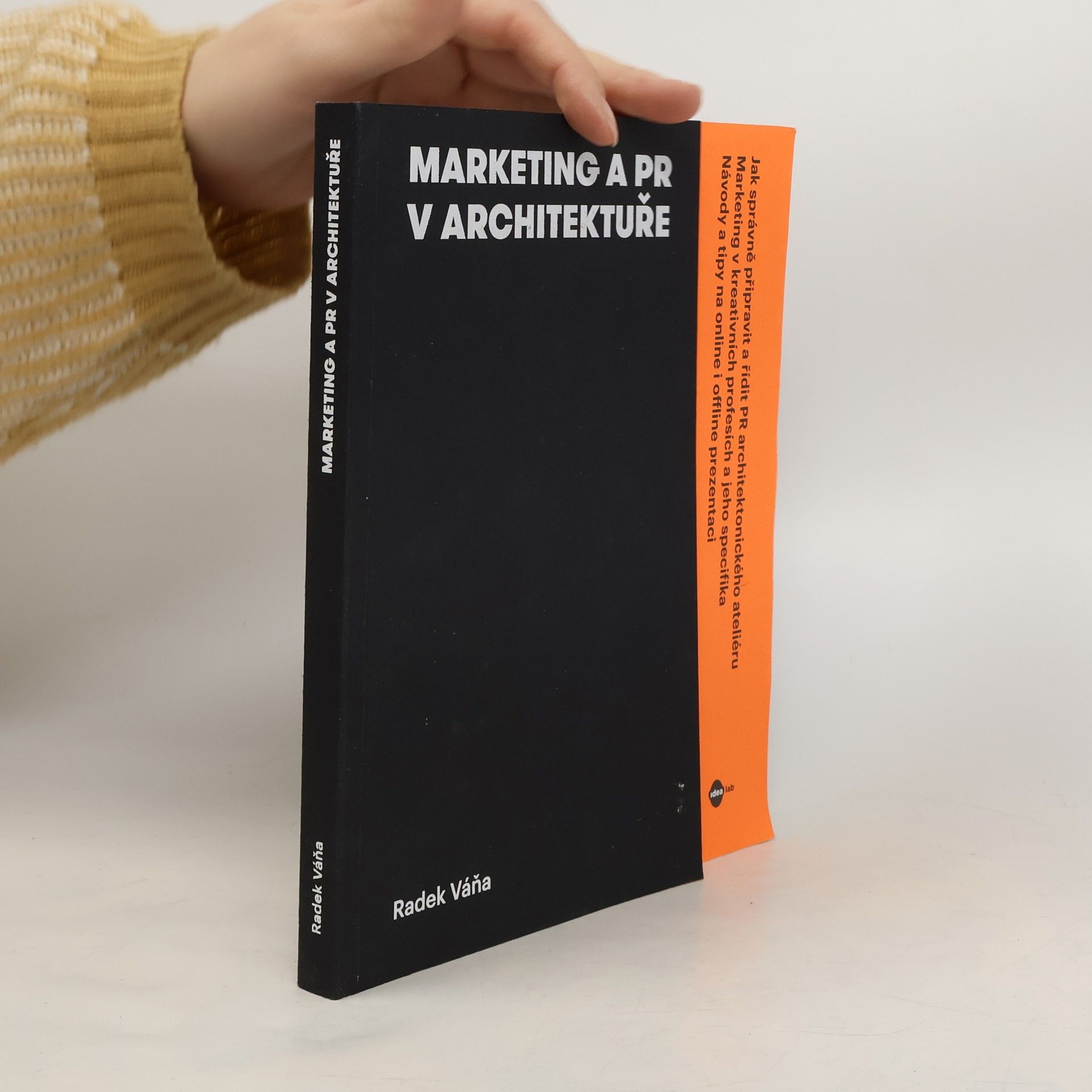 Radek Váňa Marketing a PR v architektuře : jak správně připravit a řídit PR architektonického ateliéru : marketing v kreativních profesích a jeho specifika : návody a tipy na online i offline prezentaci