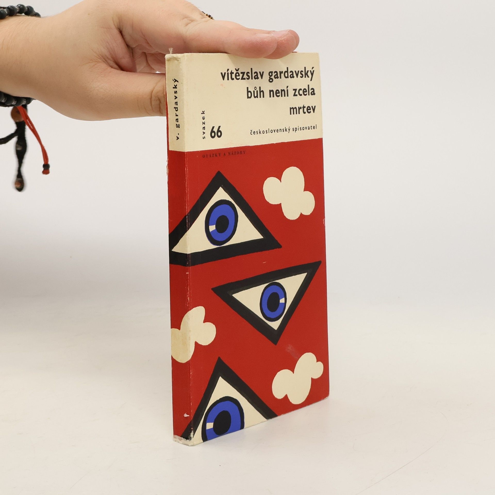 Bůh není zcela mrtev