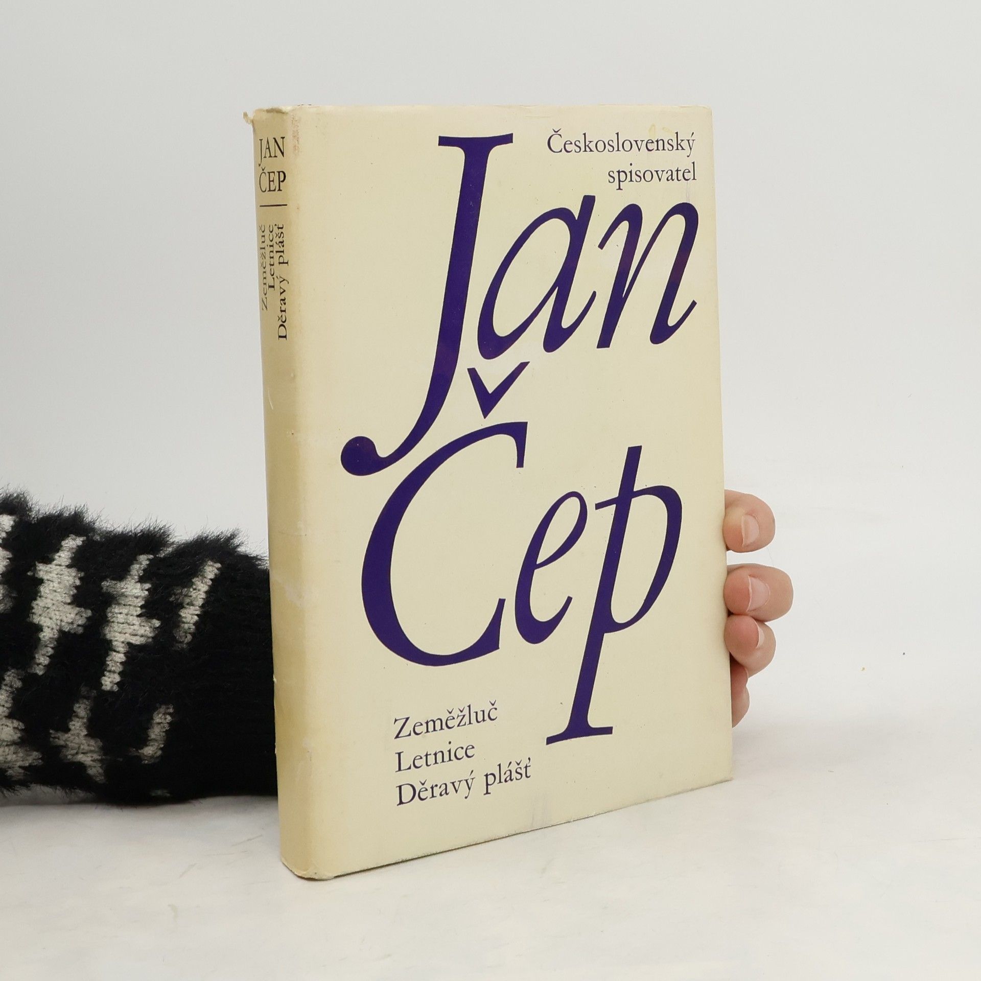 Jan Čep Zeměžluč. Letnice. Děravý plášť