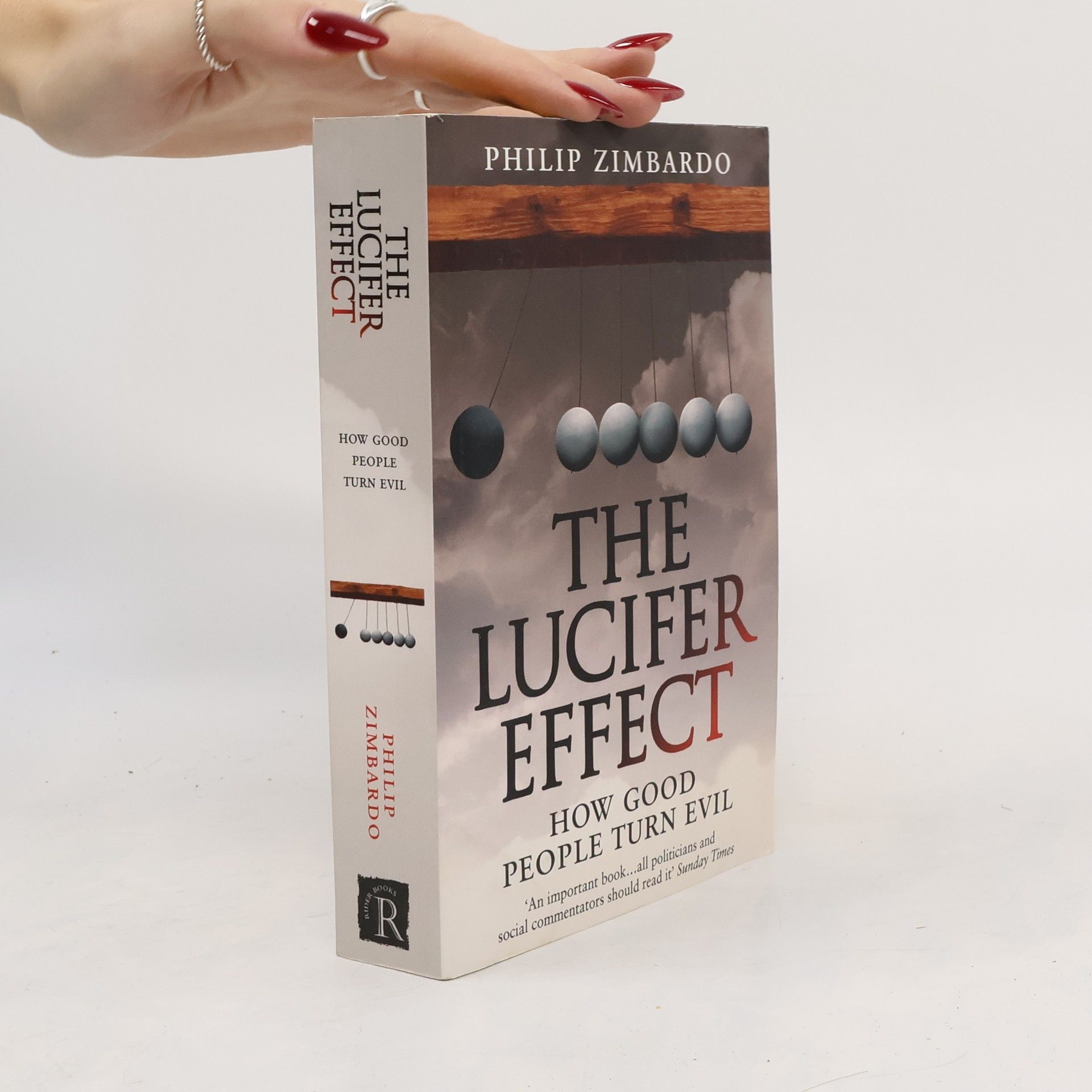 Philip Zimbardo The Lucifer effect. How good people turn evil