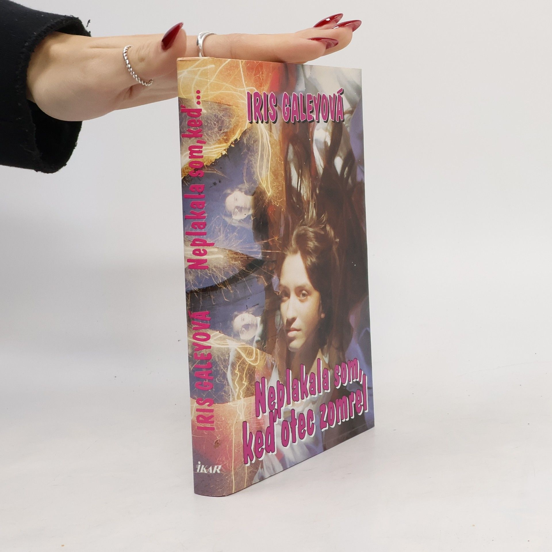 Iris Galey Neplakala som, keď otec zomrel