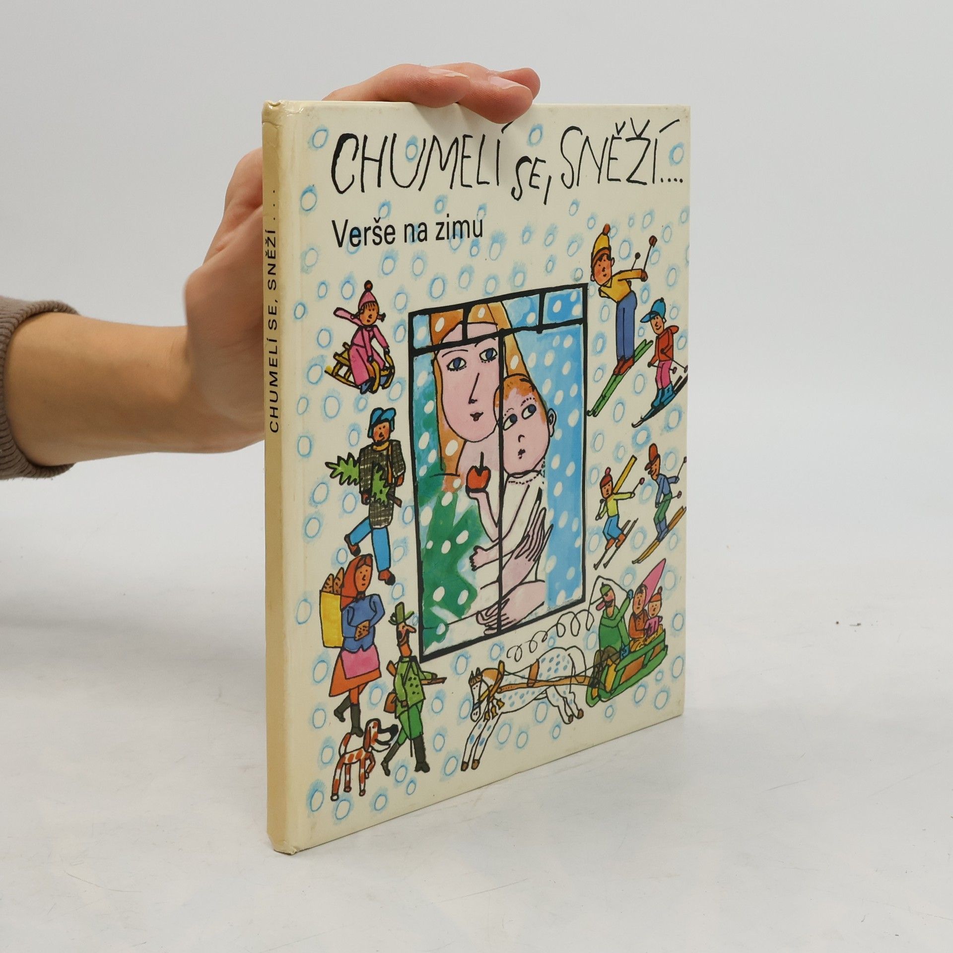 Chumelí se, sněží