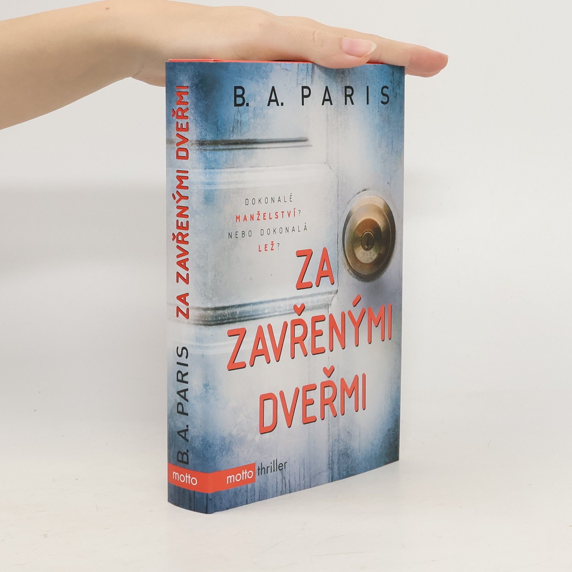 B. A. Paris Za zavřenými dveřmi