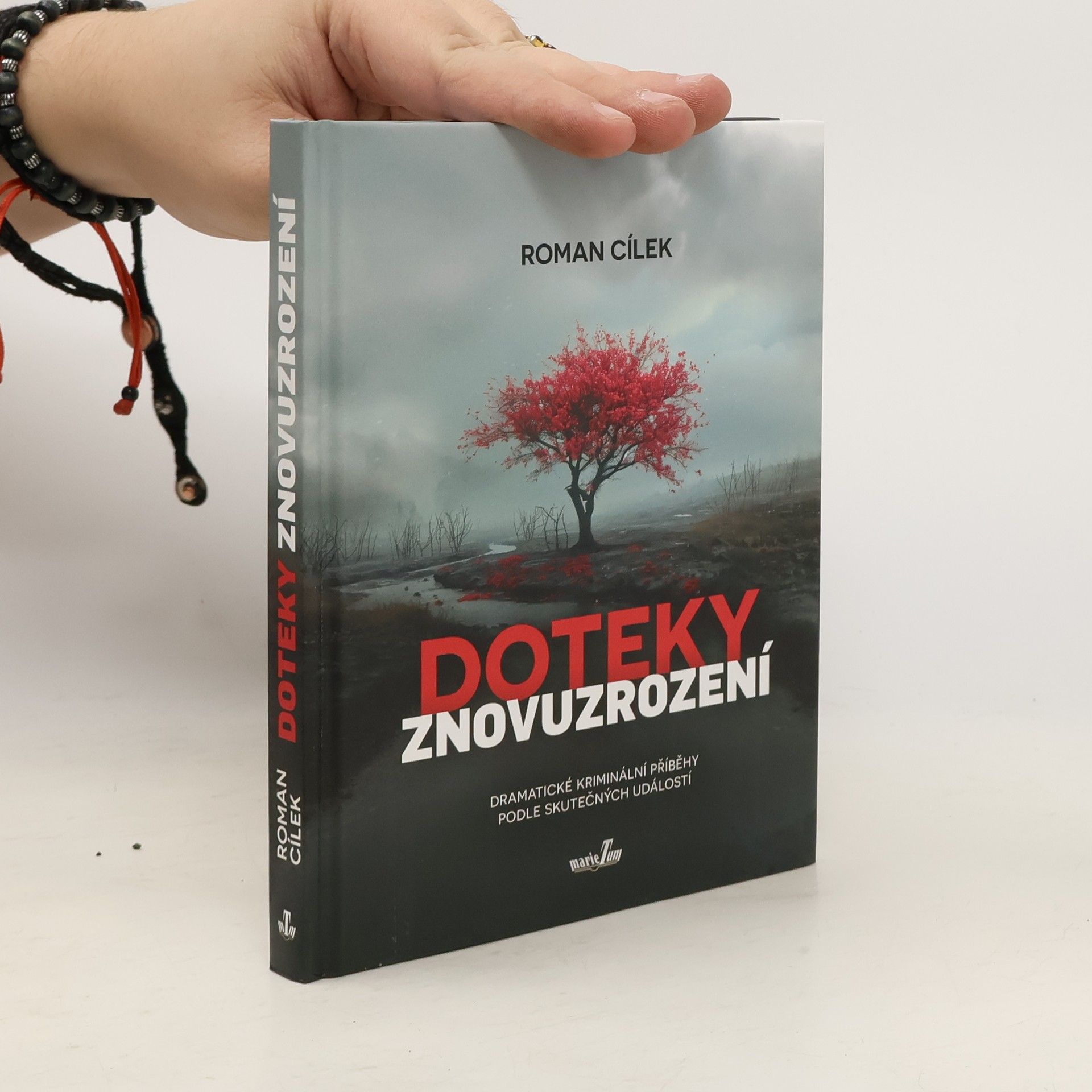 Roman Cílek Doteky znovuzrození - Dramatické kriminální příběhy podle skutečných událostí