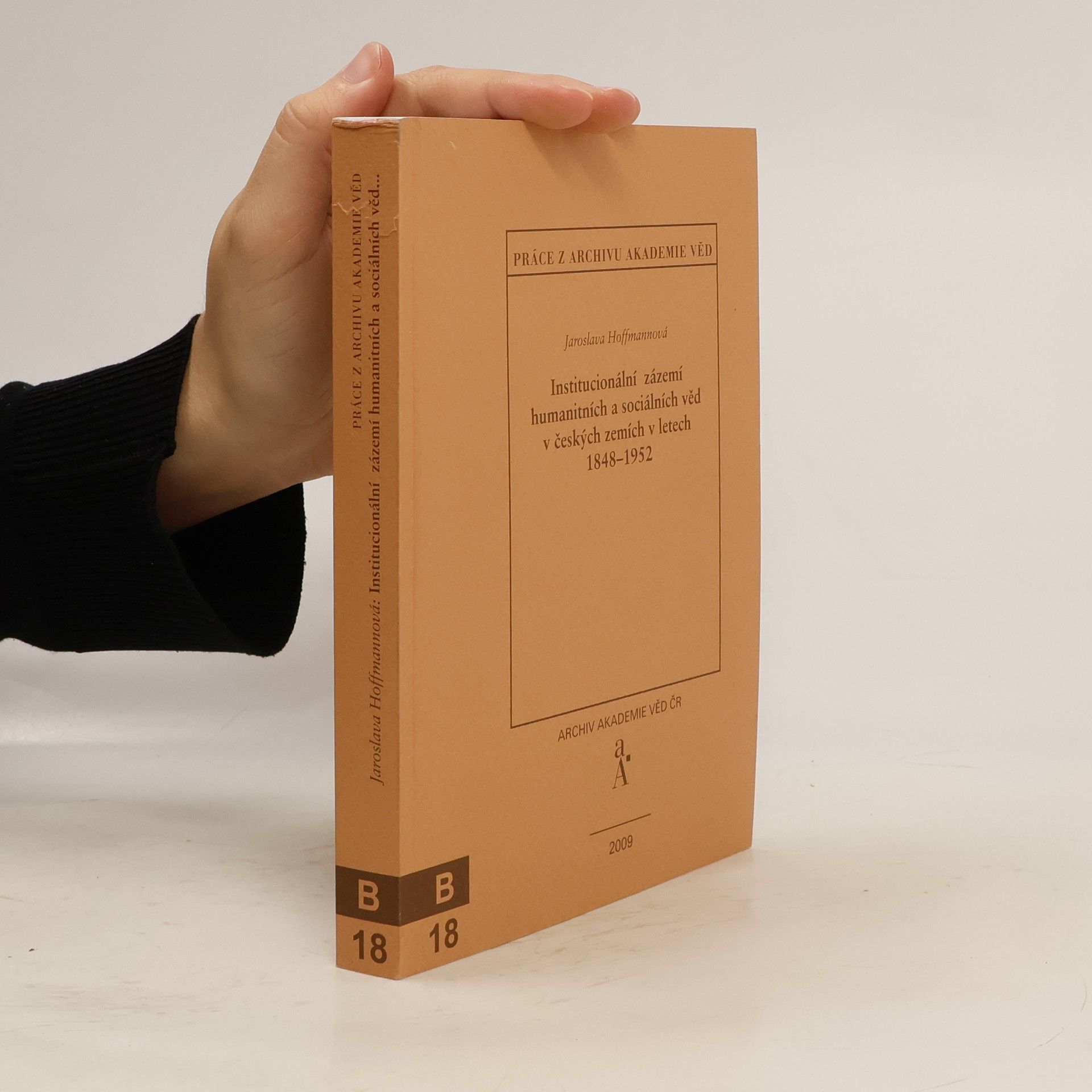 Institucionální zázemí humanitních a sociálních věd v českých zemích v letech 1848 - 1952