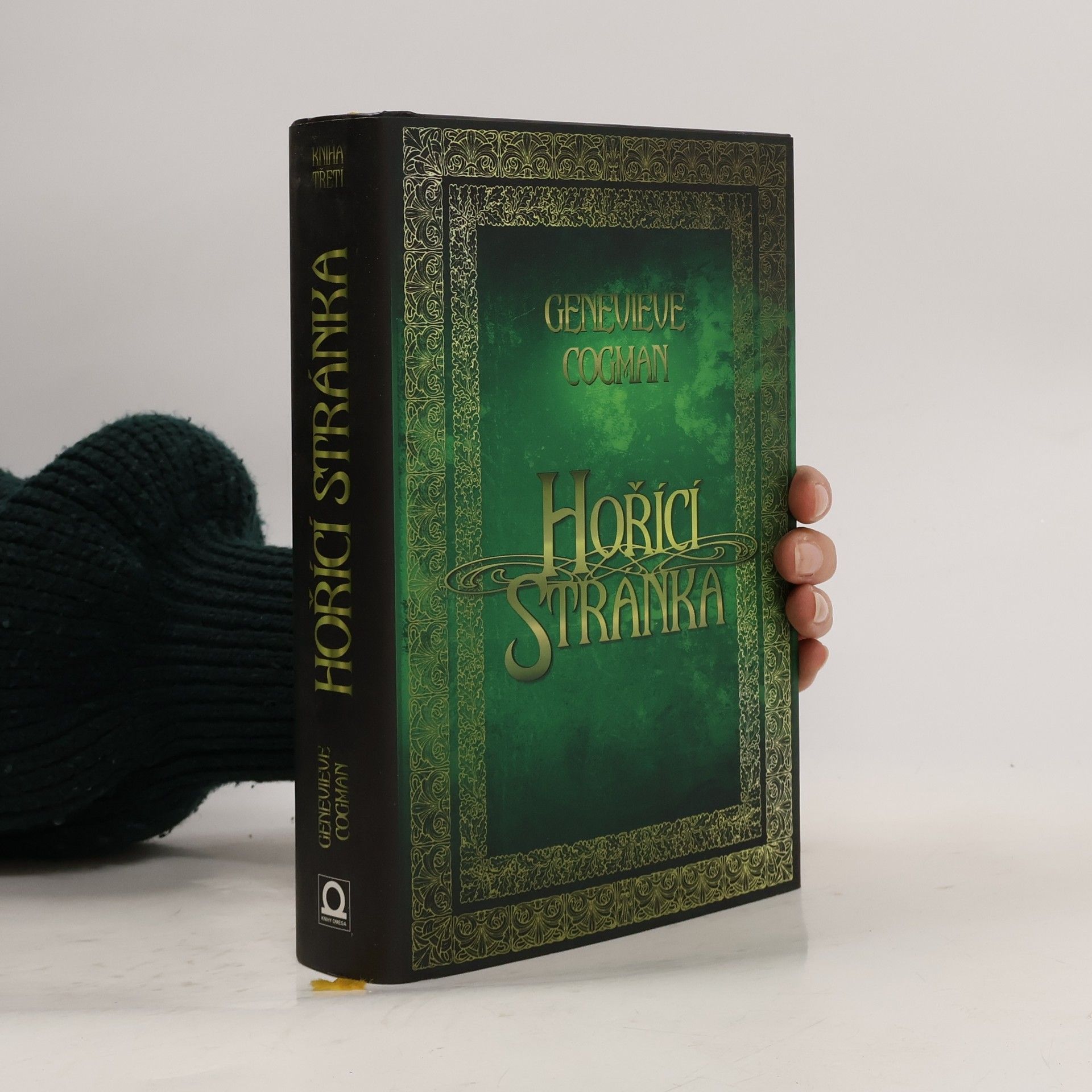 Genevieve Cogman Neviditelná knihovna. Kniha třetí. Hořící stránka