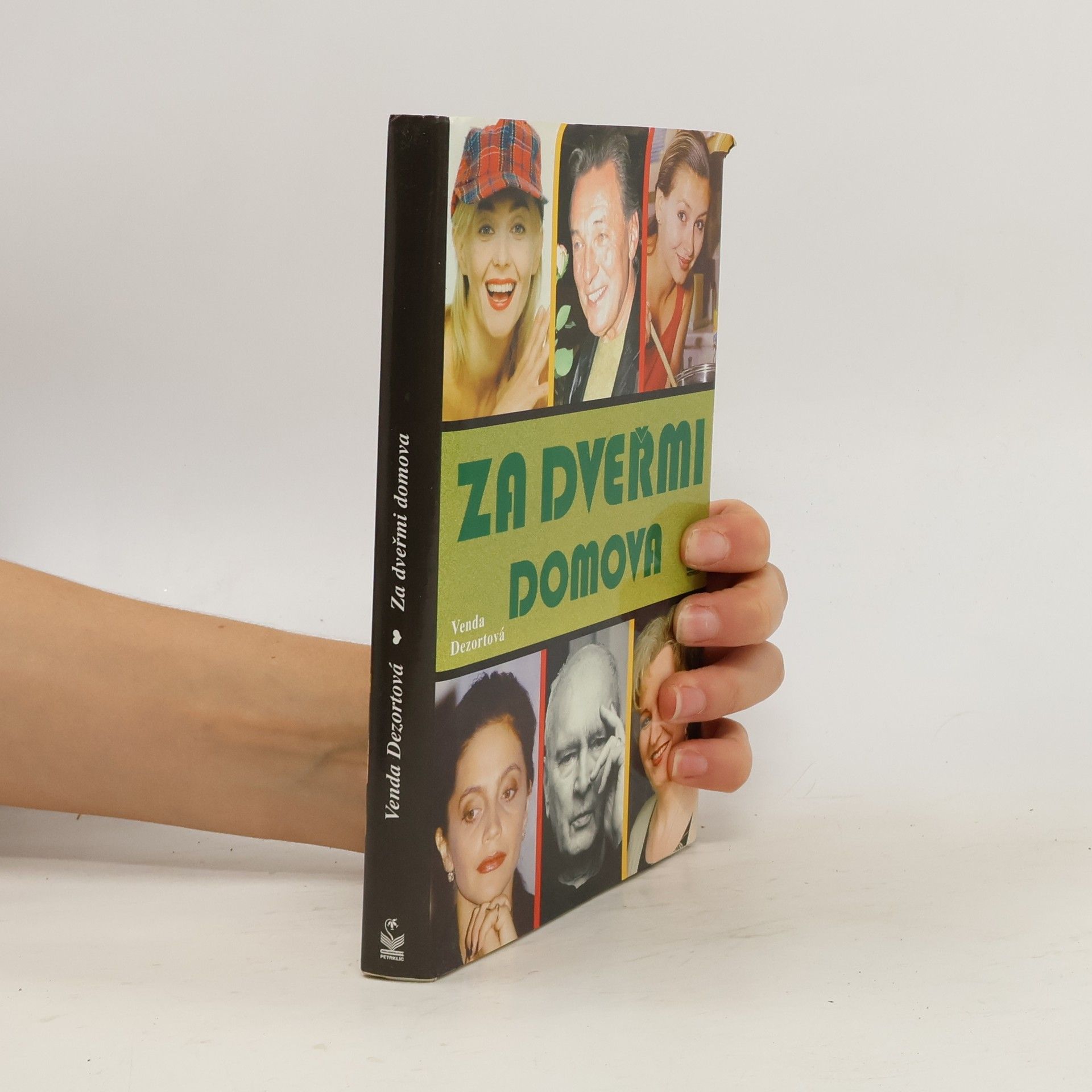 Věnceslava Dezortová Za dveřmi domova
