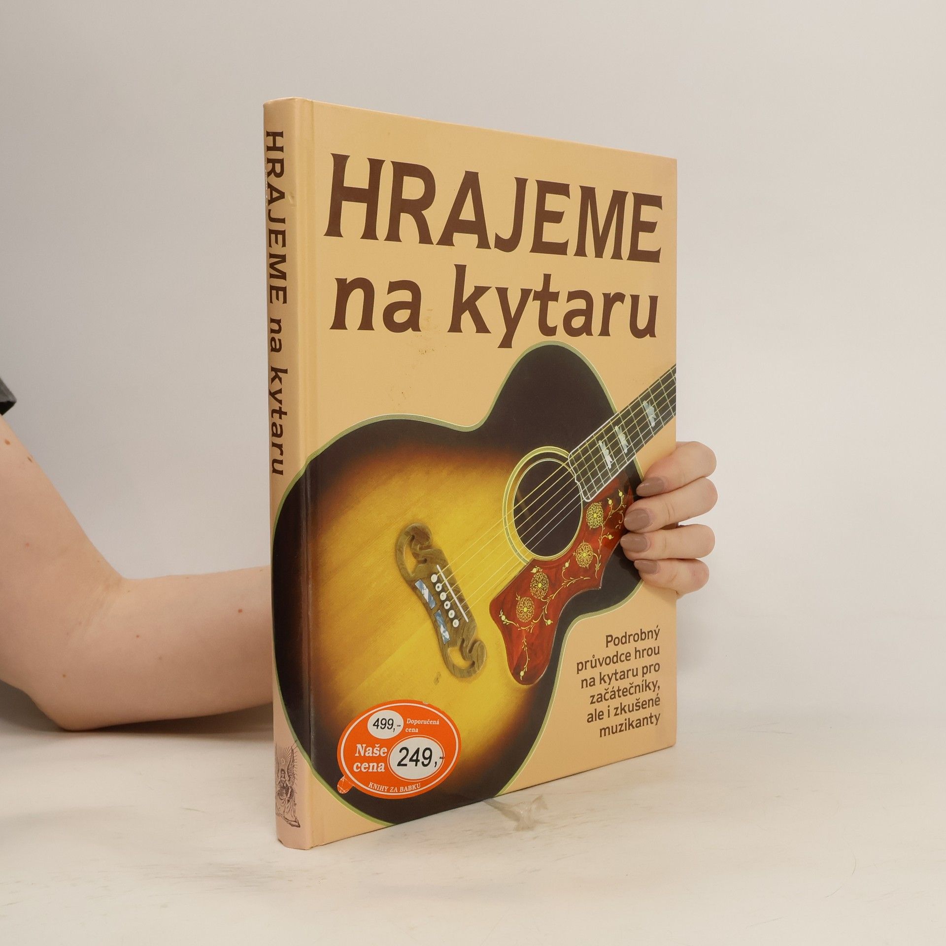 Pavel Dan Hrajeme na kytaru