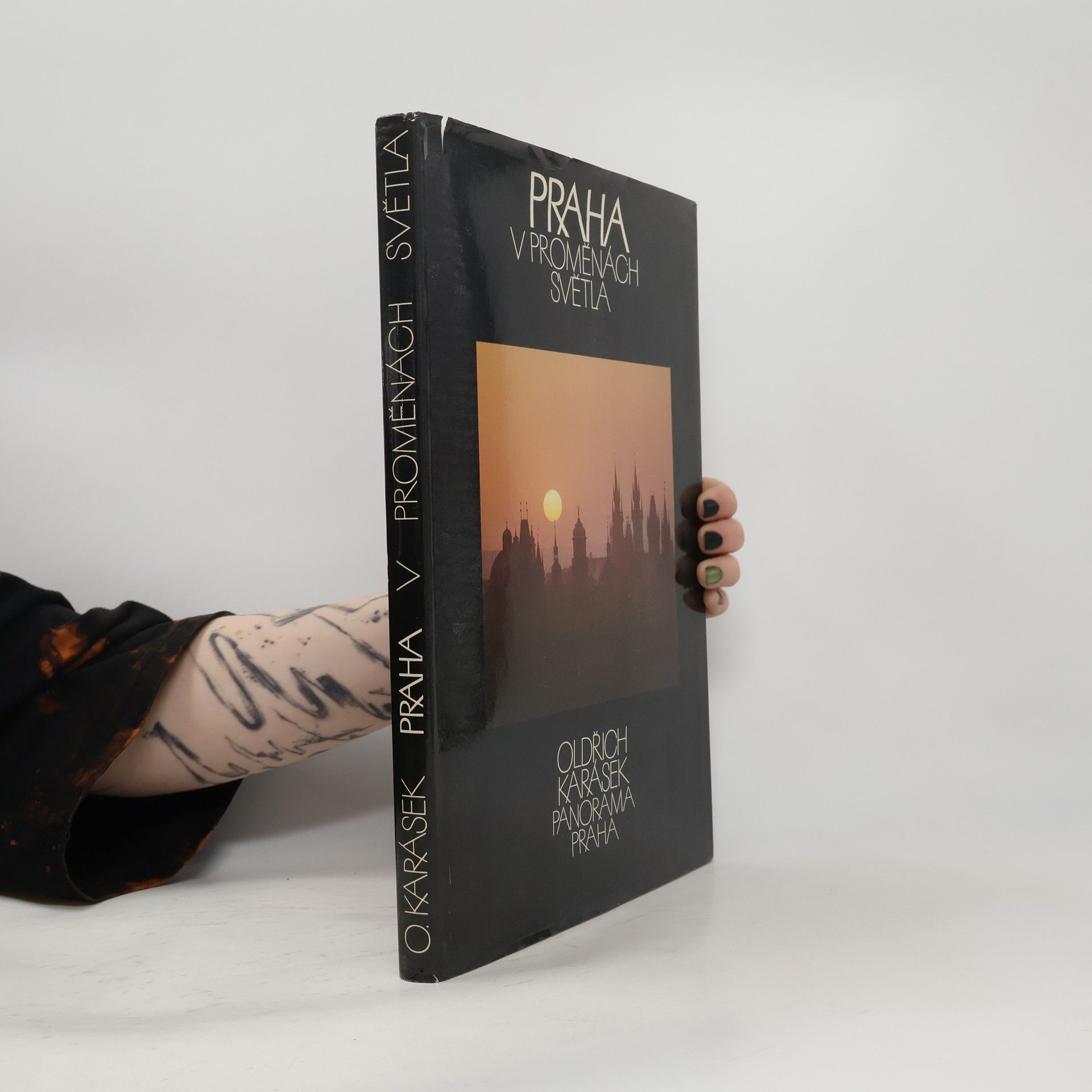 Praha v proměnách světla