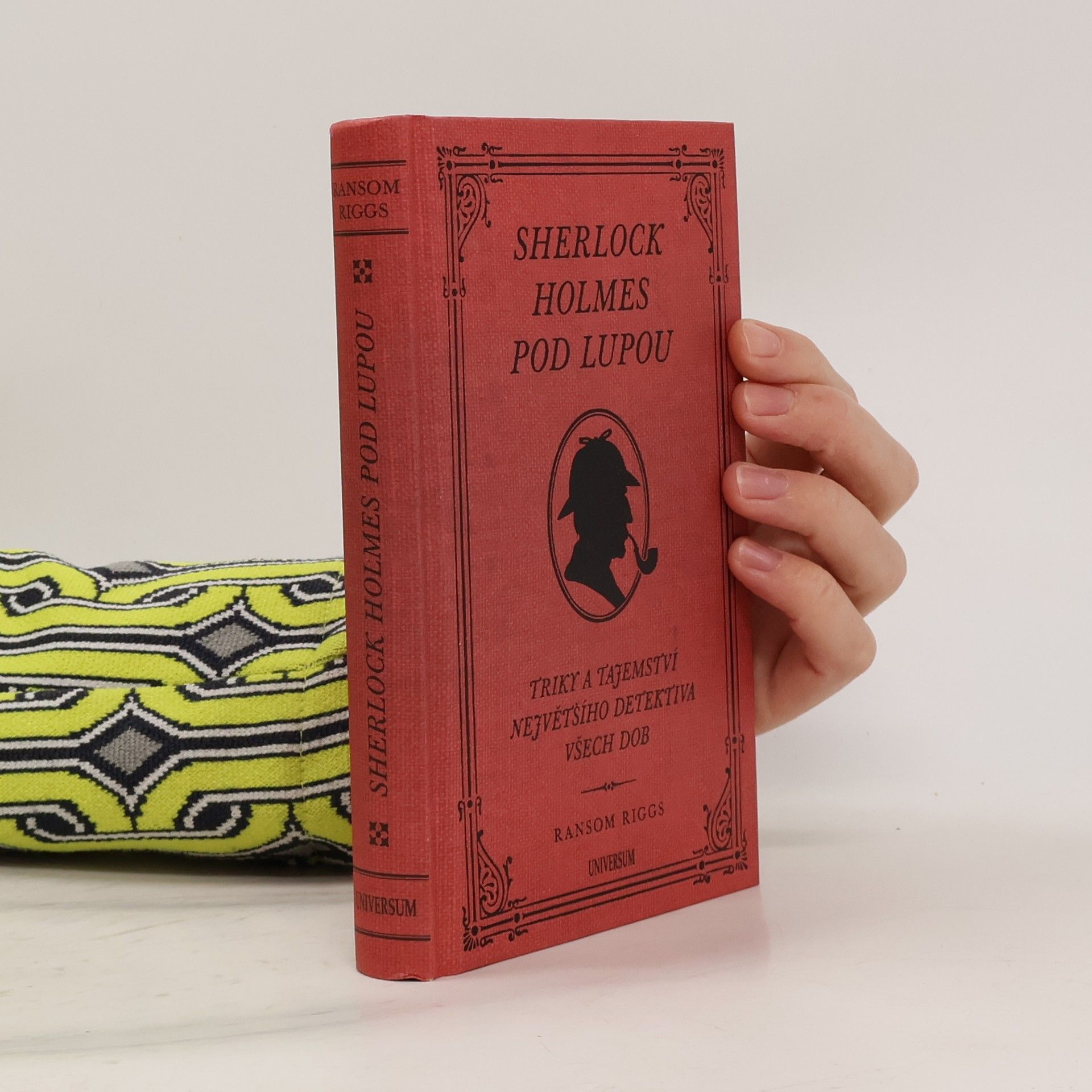 Ransom Riggs Sherlock Holmes pod lupou