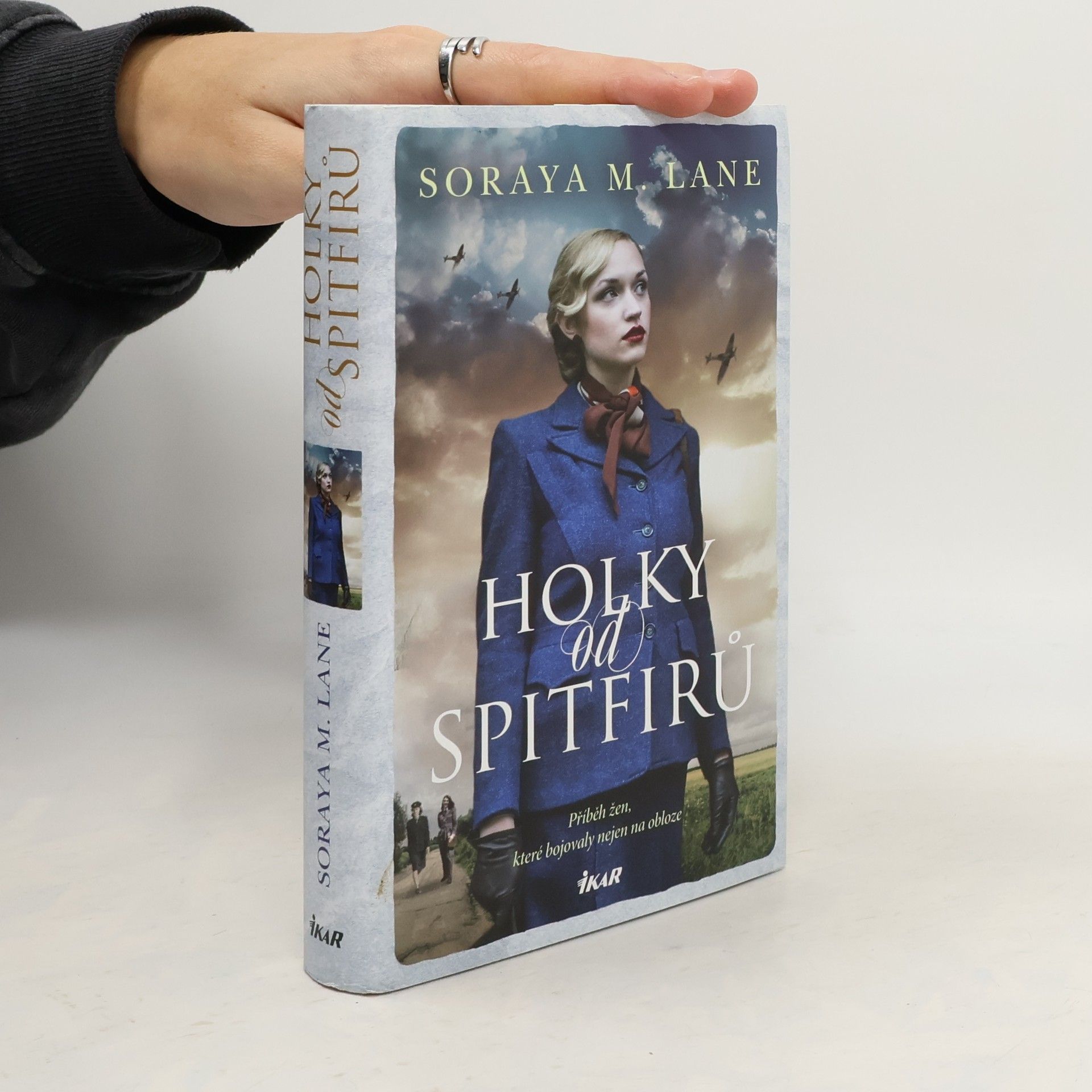 Soraya M. Lane Holky od Spitfirů