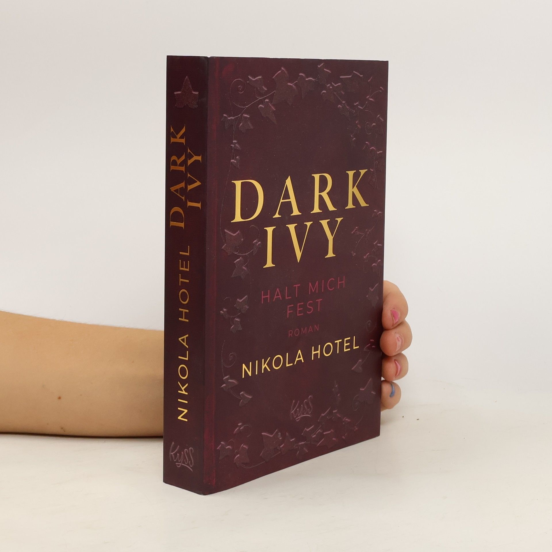 Nikola Hotel Dark Ivy - Halt mich fest