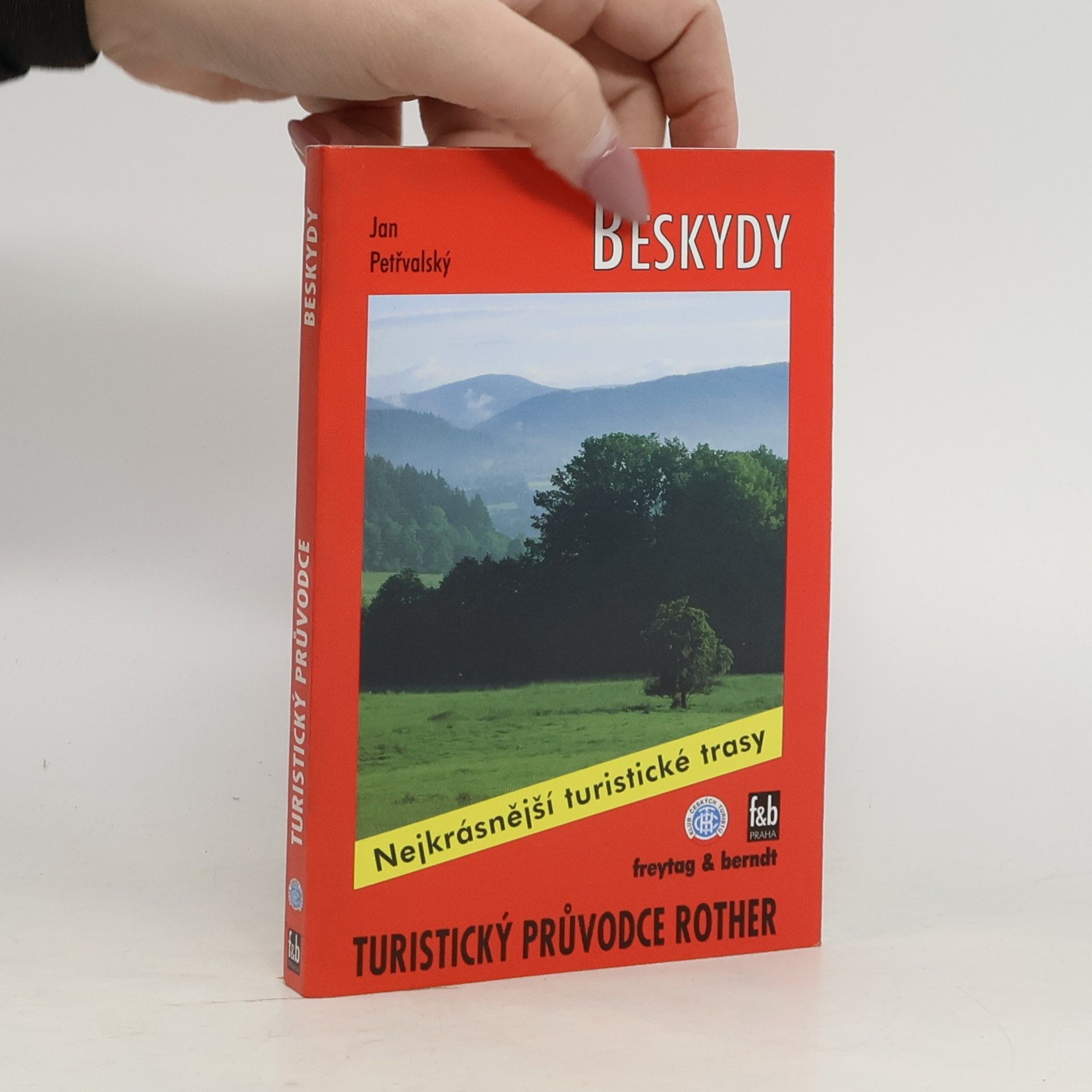Jan Petřvalský Beskydy : 50 vybraných turistických tras v Moravskoslezských Beskydech a okolních pohořích