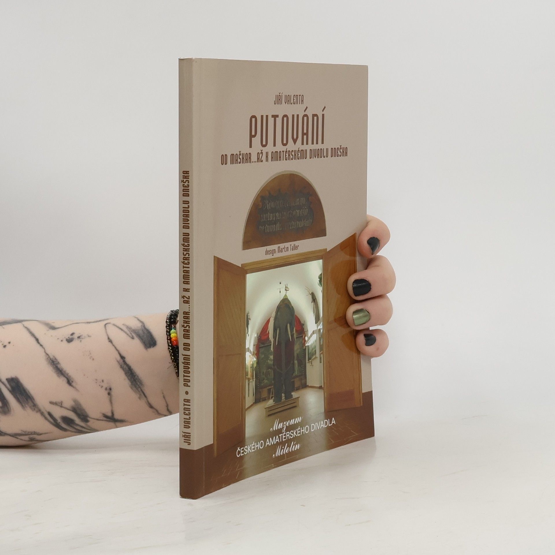 Putování od maškar k divadlu z libosti, přes ochotnické hnutí k divadlům svítícím do tmy, až k amatérskému divadlu dneška : průvodce Muzeem českého amatérského divadla na zámku v Miletíně