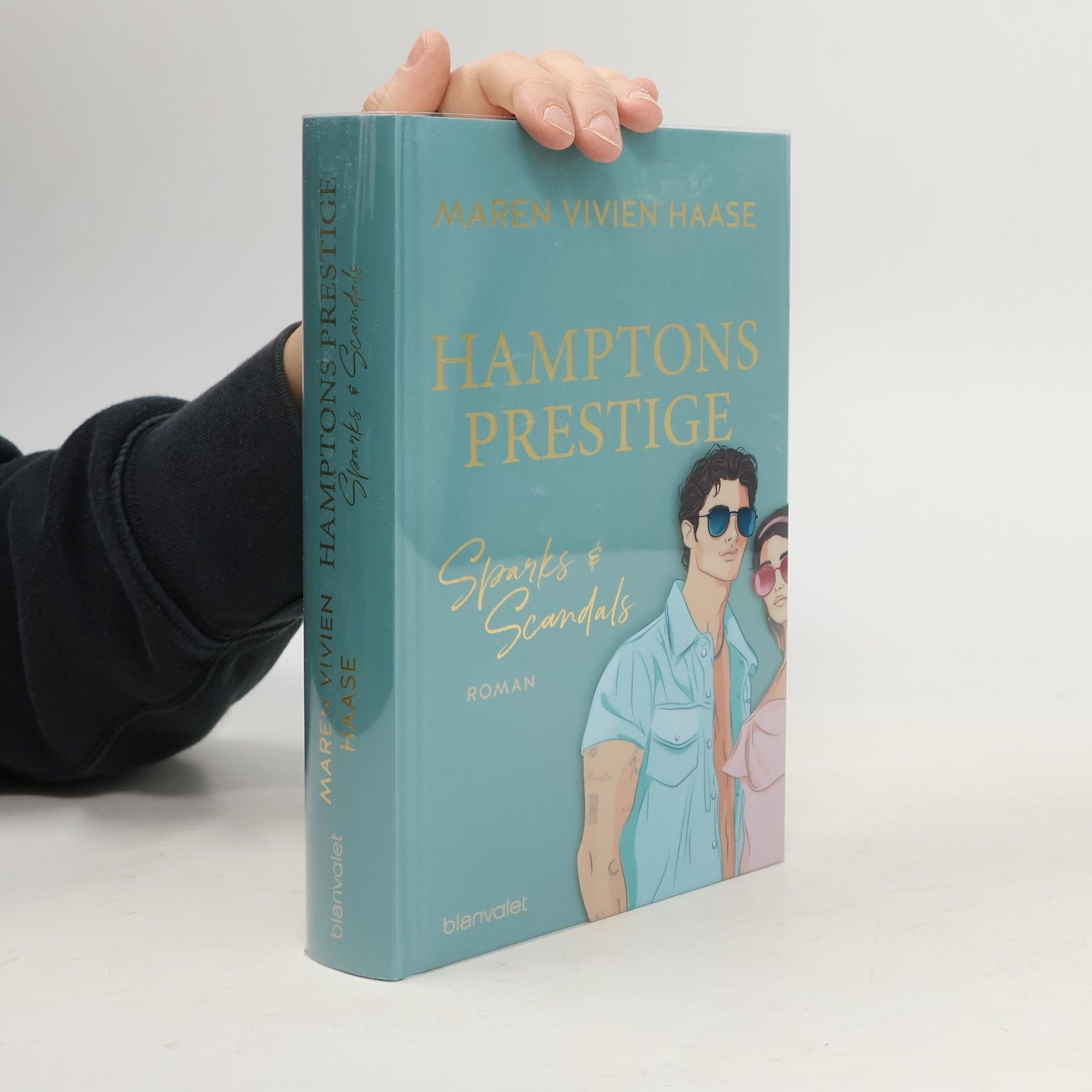 Hamptons Prestige - Sparks & Scandals