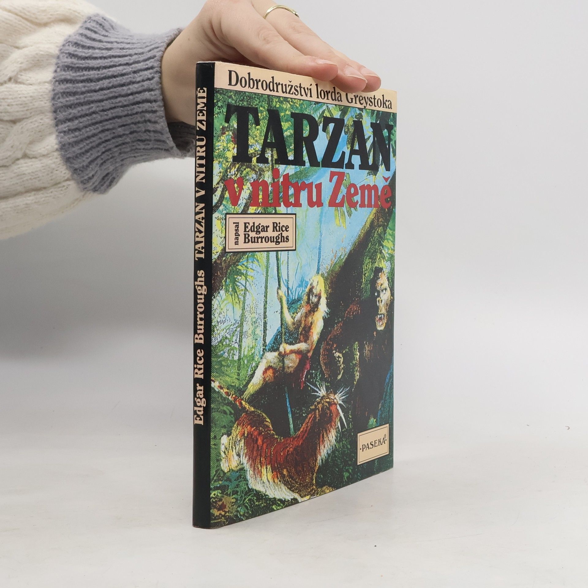 Edgar Rice Burroughs Tarzan v nitru země