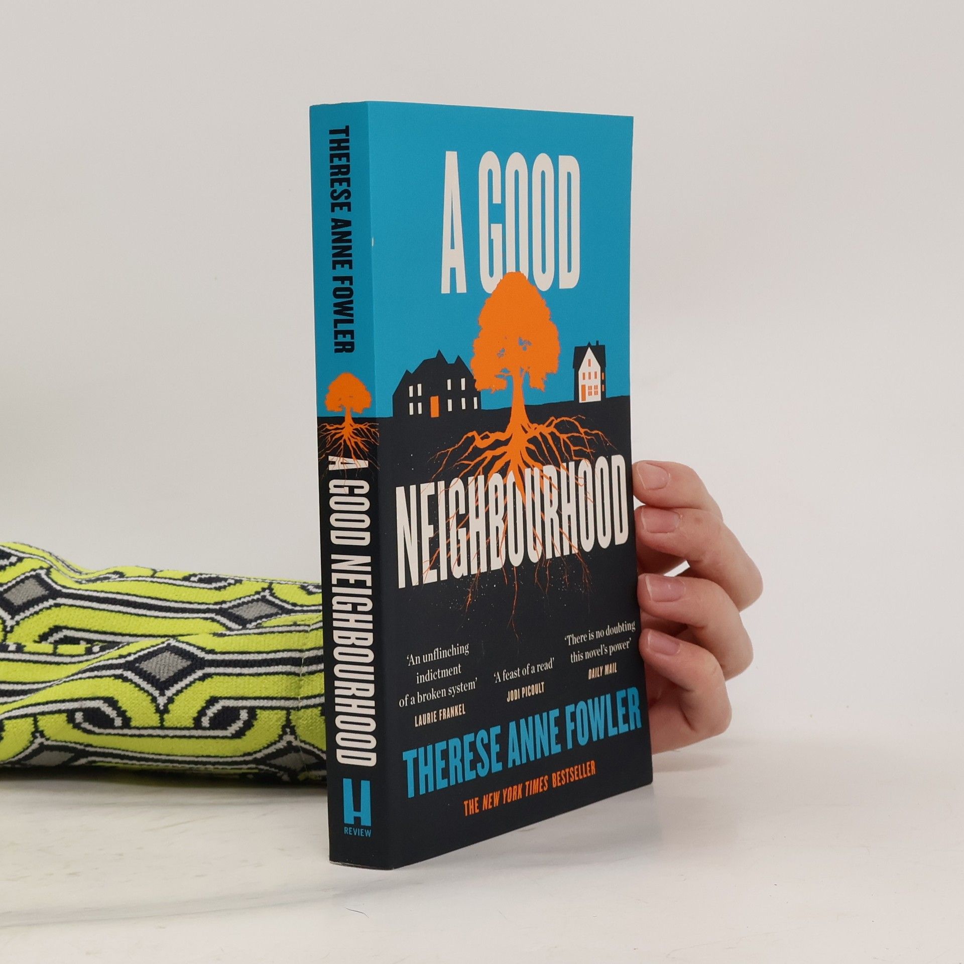 Therese Fowler A Good Neighbourhood