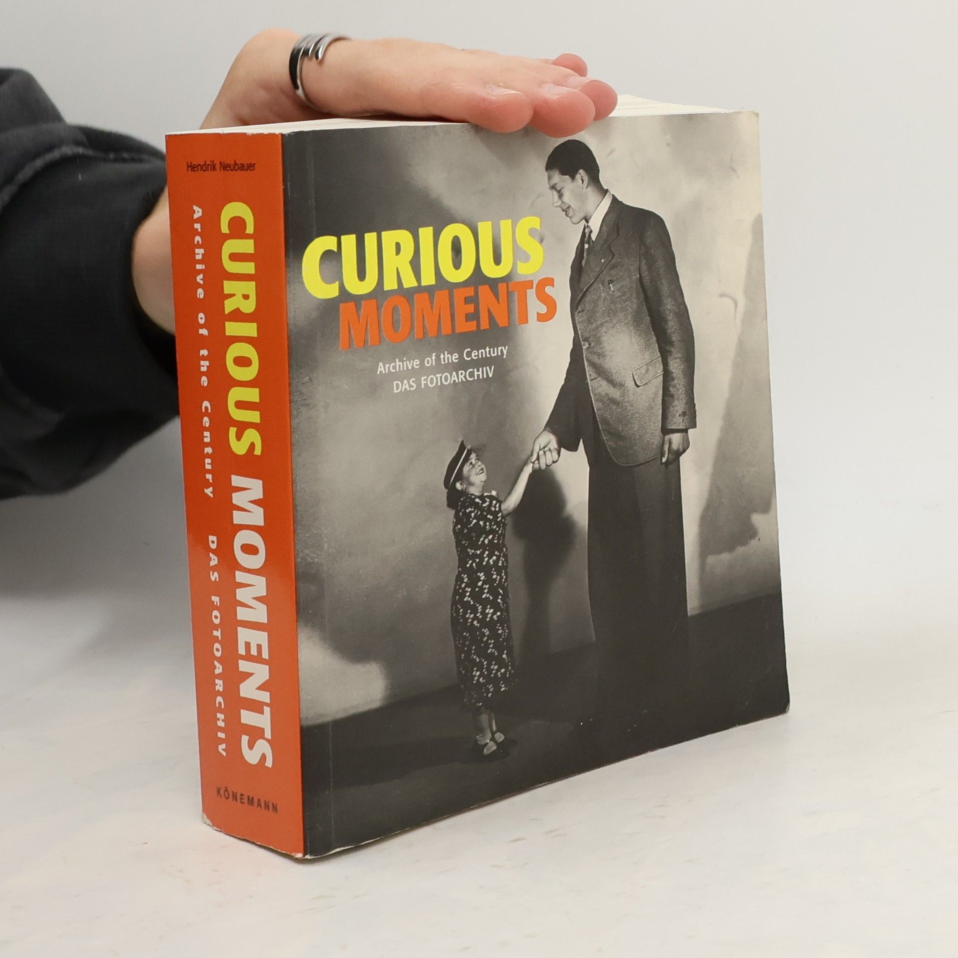 Hendrik Neubauer Curious moments