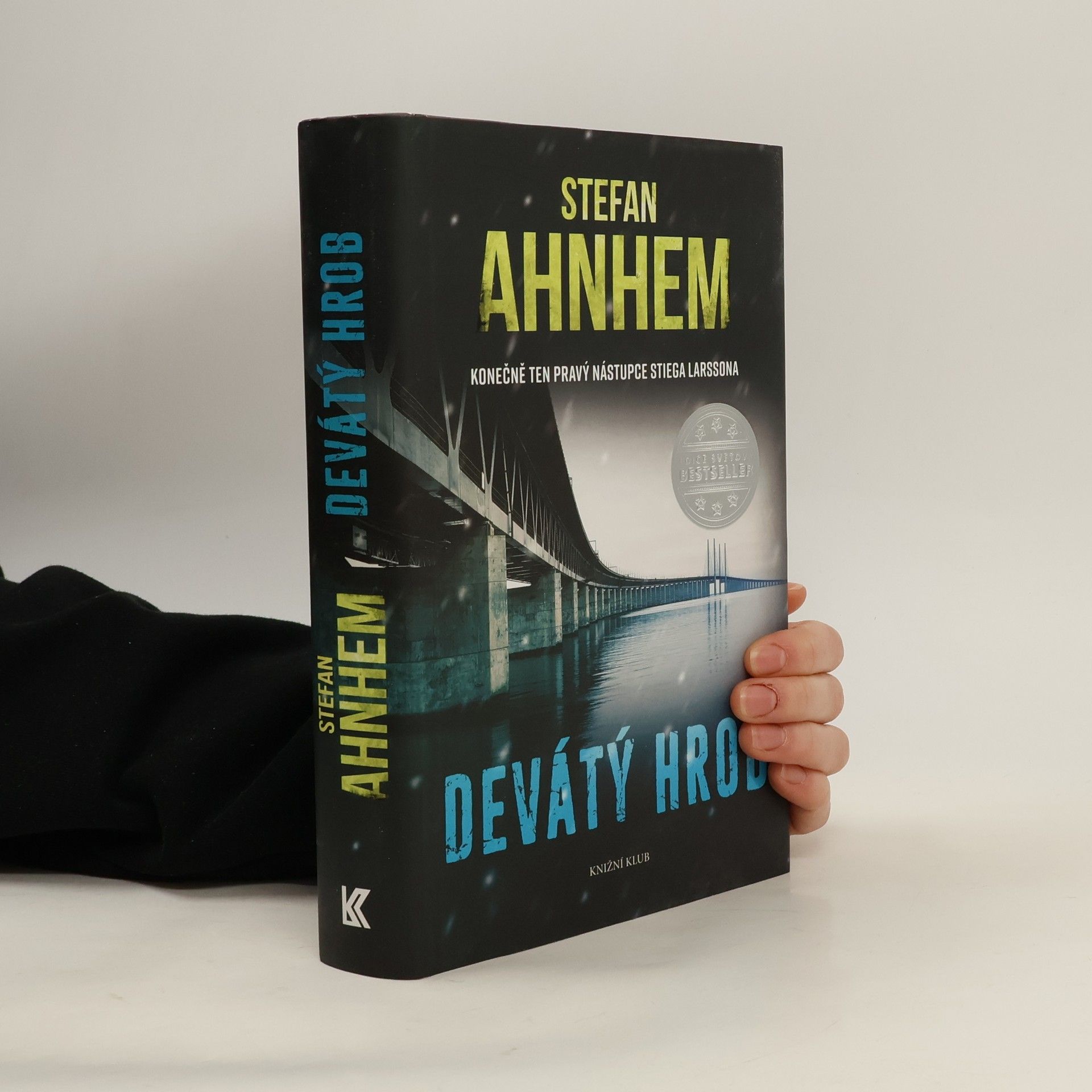 Stefan Ahnhem Devátý hrob