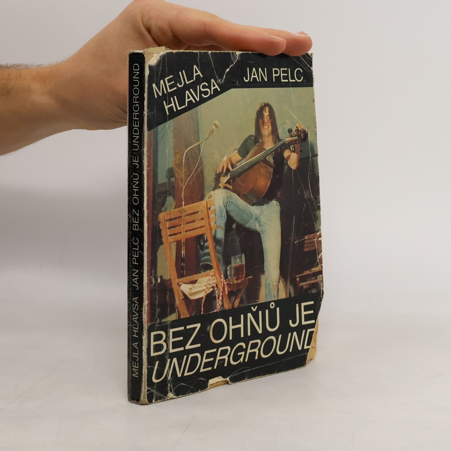 Bez ohňů je underground