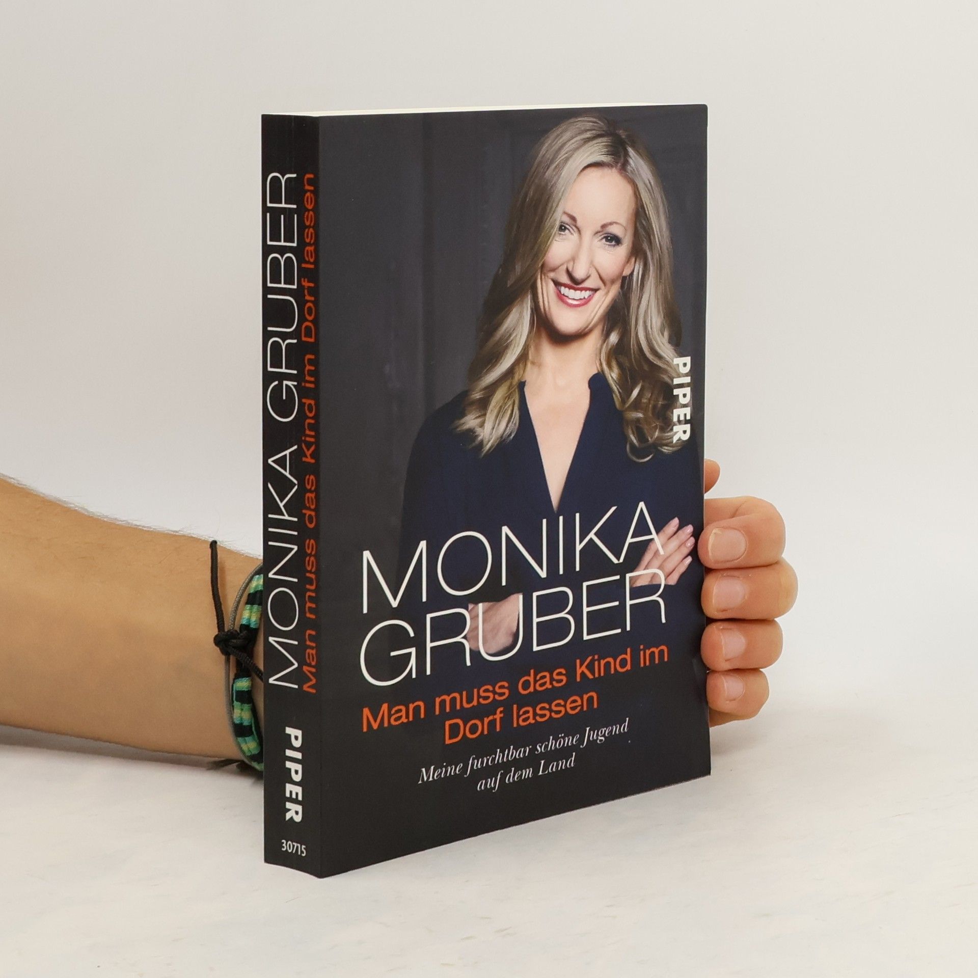 Monika Gruber Man muss das Kind im Dorf lassen