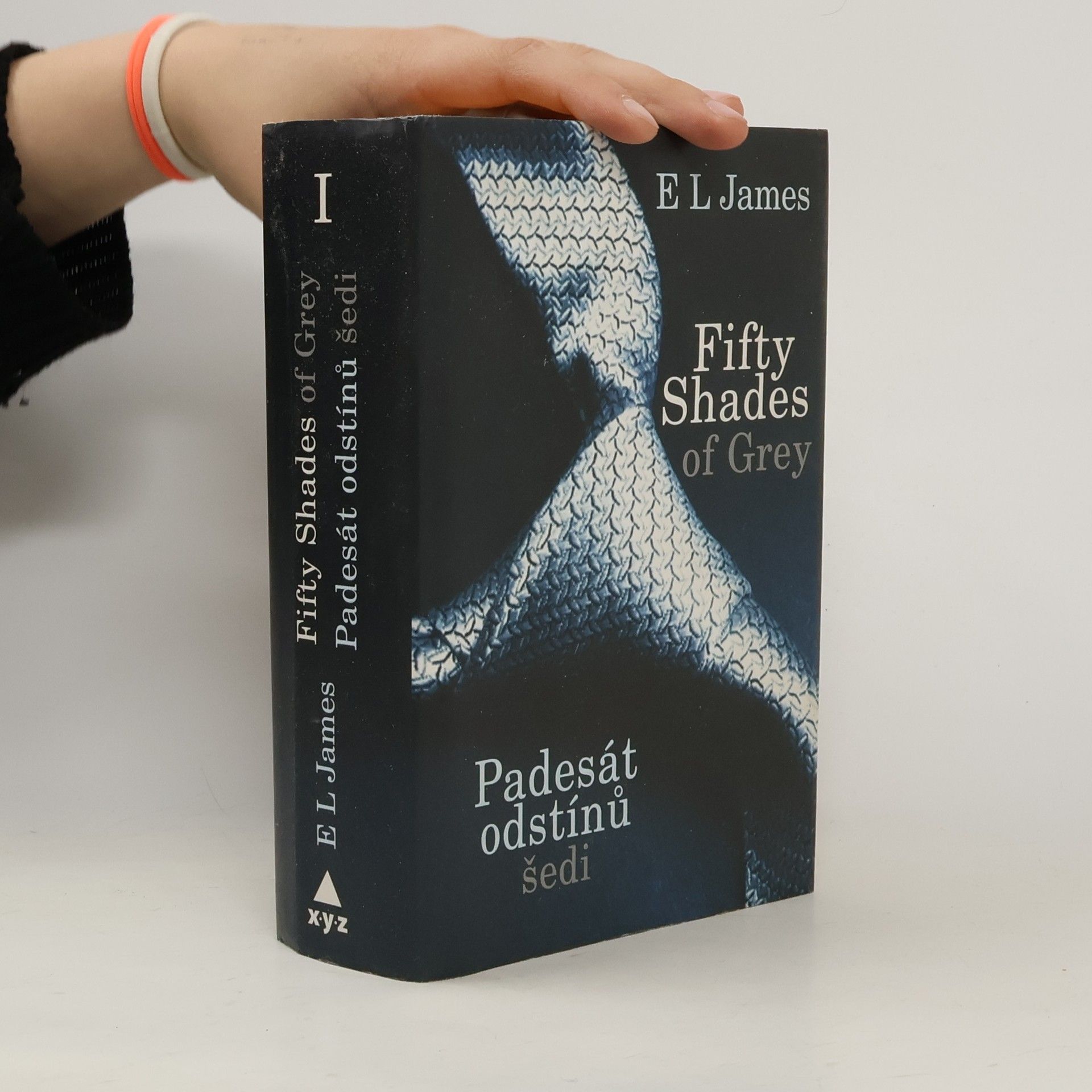 E. L. James Padesát odstínů šedi
