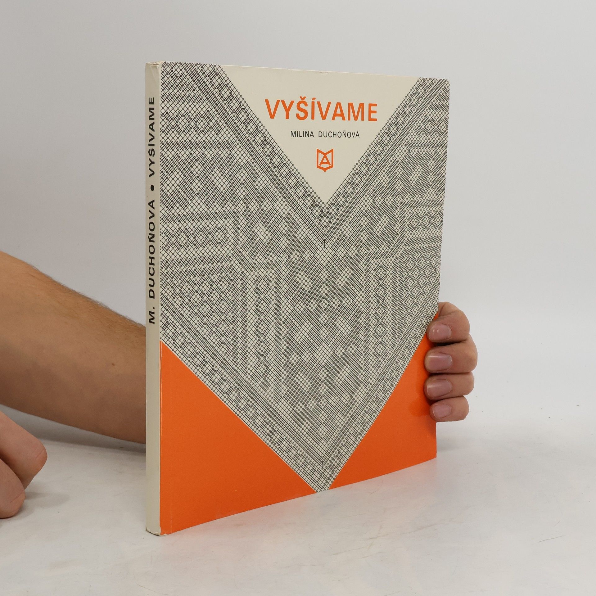 Milina Duchoňová Vyšívame