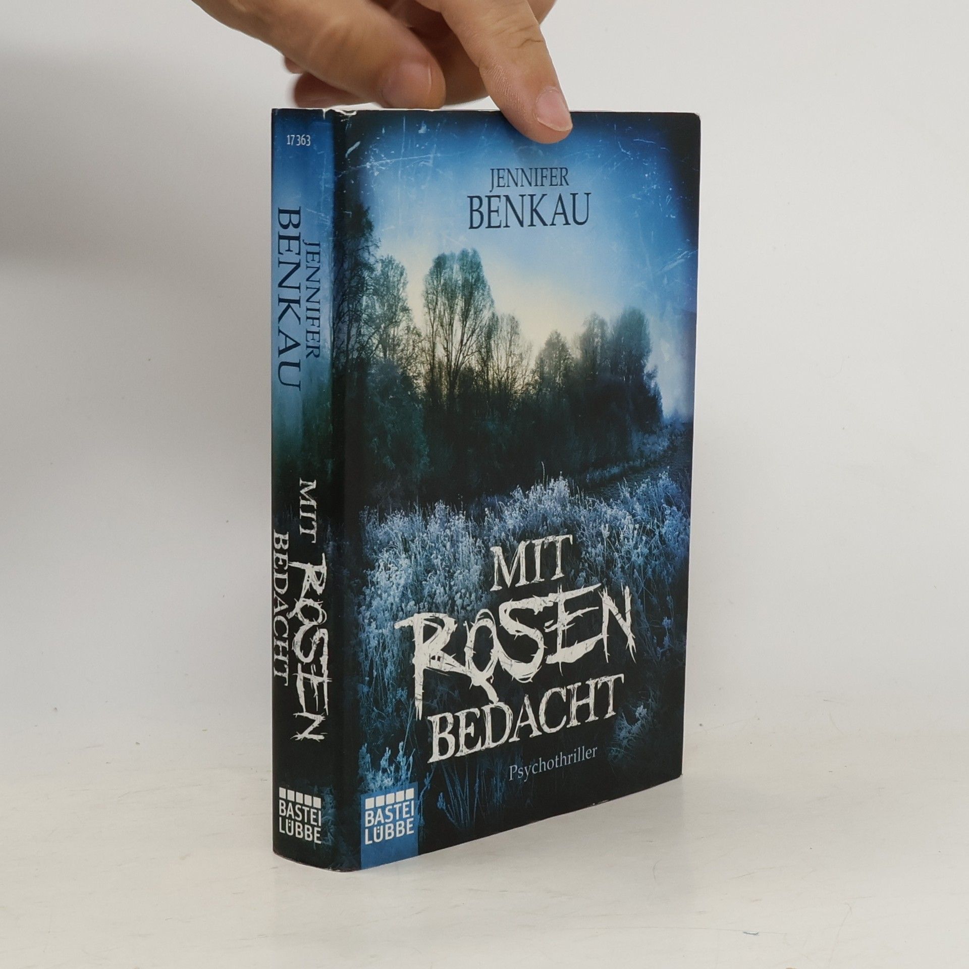 Jennifer Benkau Mit Rosen bedacht