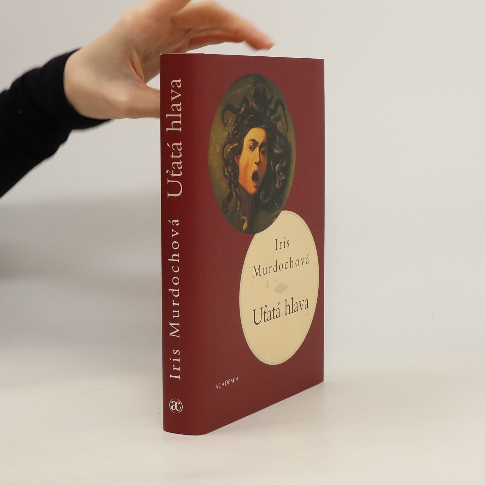 Iris Murdoch Uťatá hlava