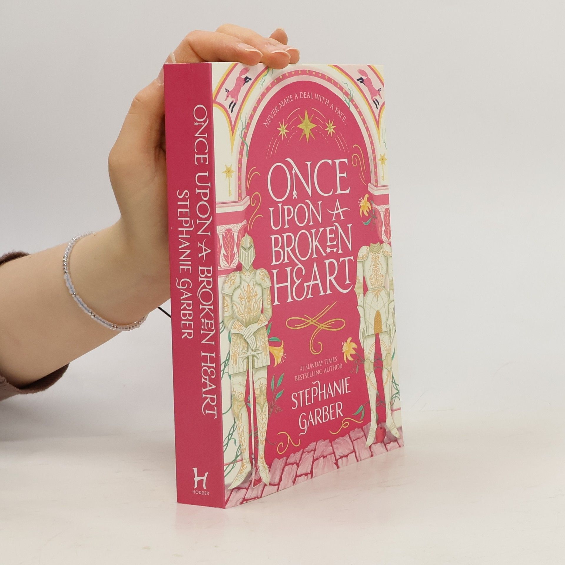 Stephanie Garber Once upon a broken heart