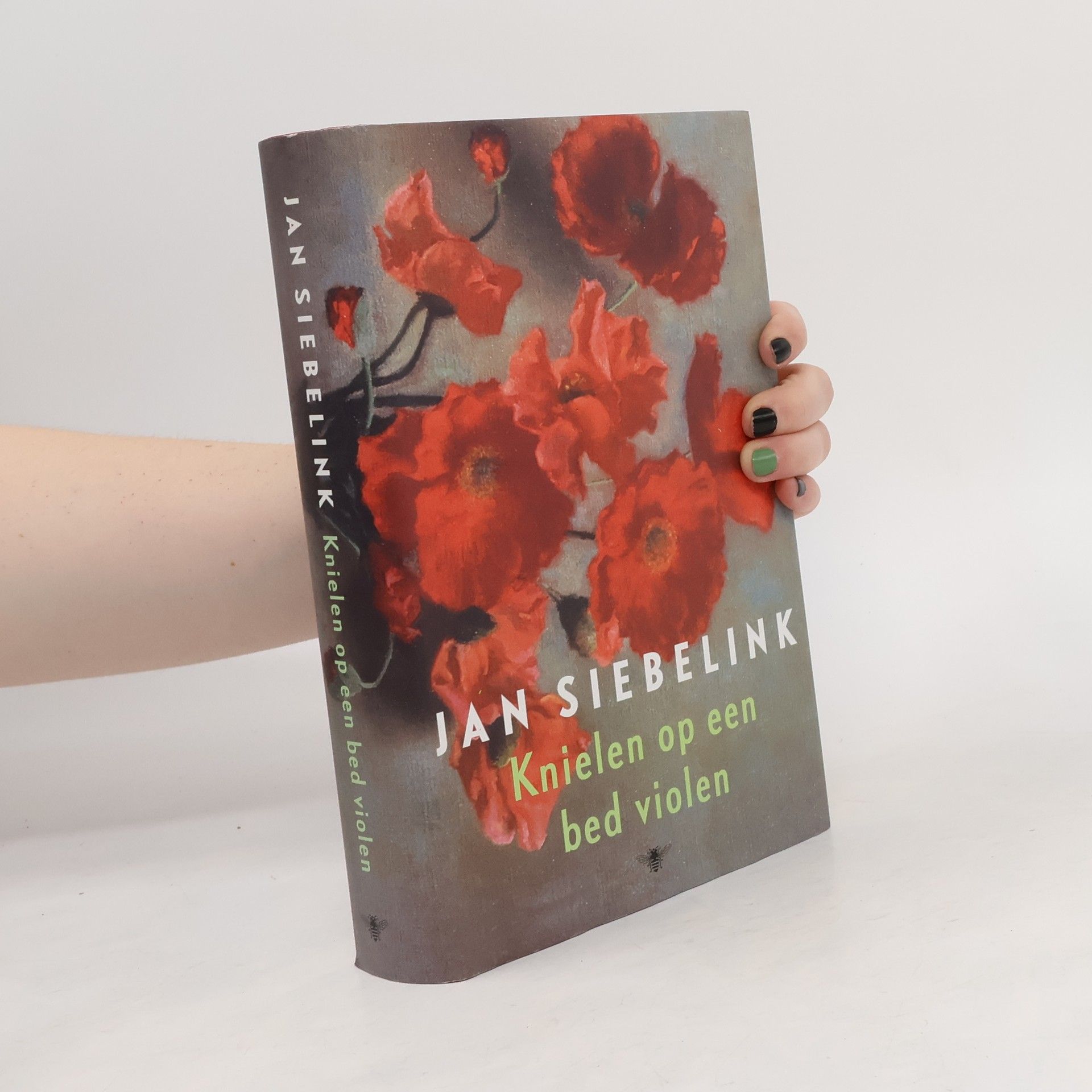 Knielen op een bed violen / druk 50